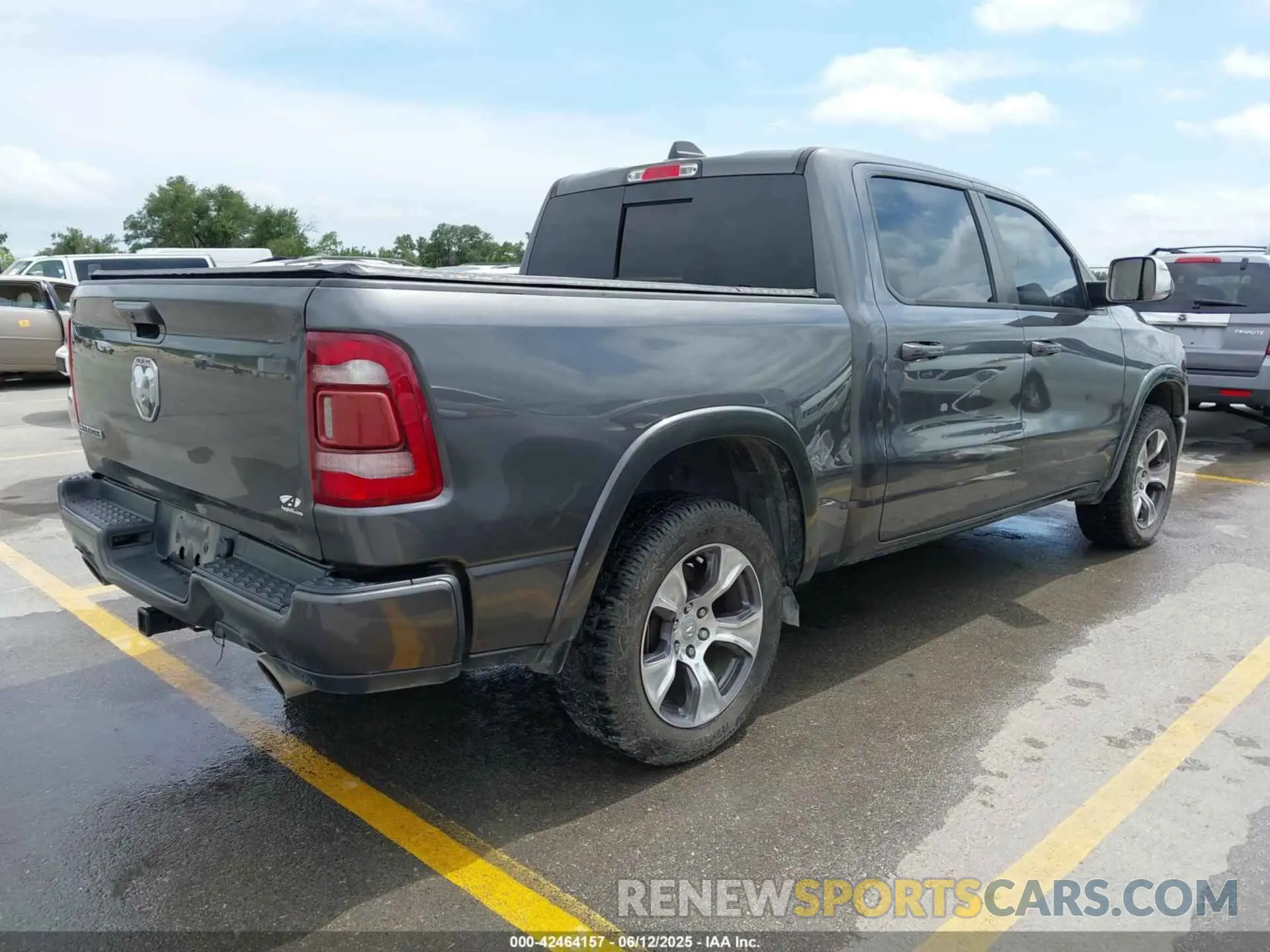 4 Photograph of a damaged car 1C6SRFJTXKN578372 RAM 1500 2019