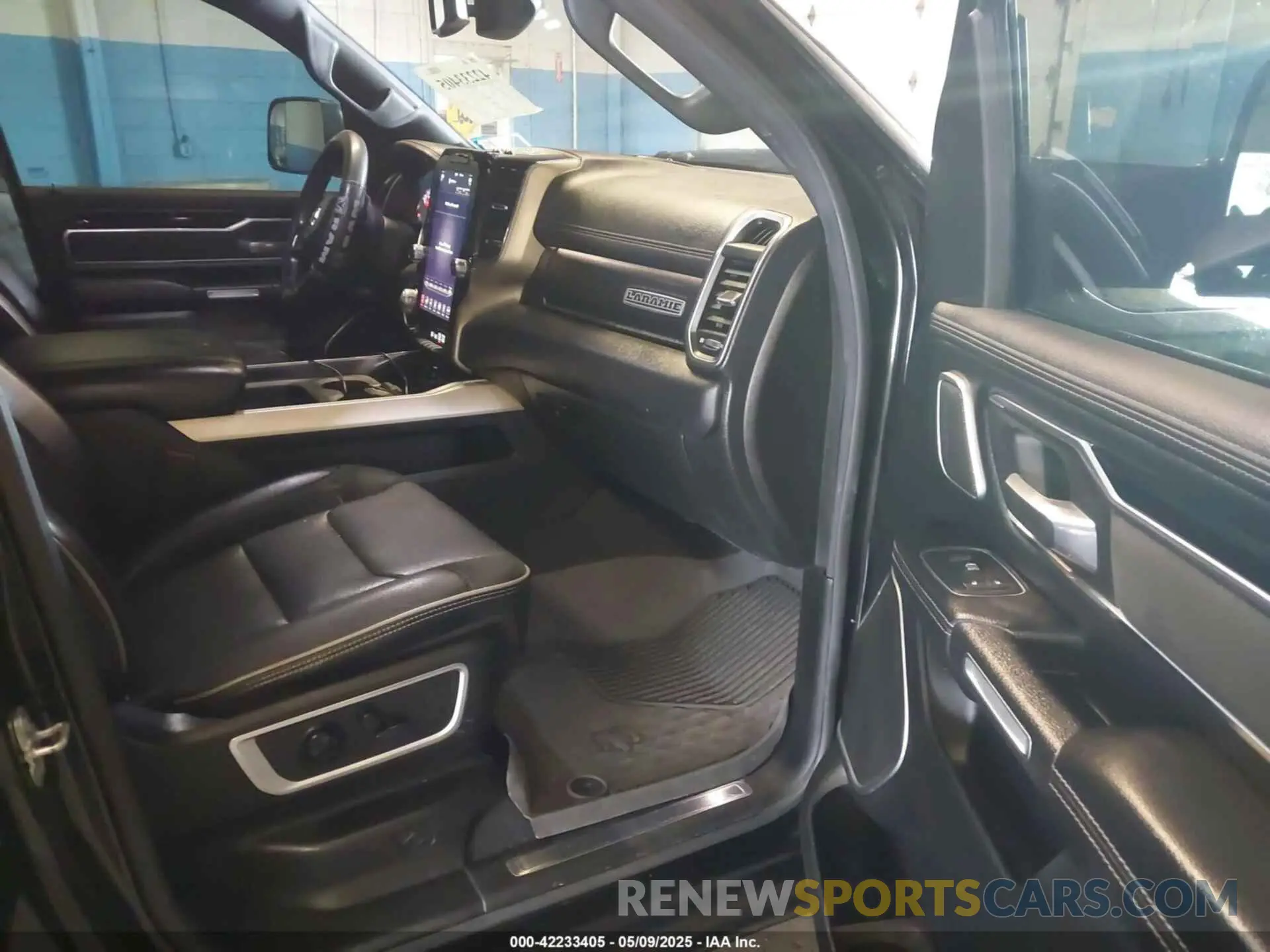 5 Photograph of a damaged car 1C6SRFJTXKN610253 RAM 1500 2019