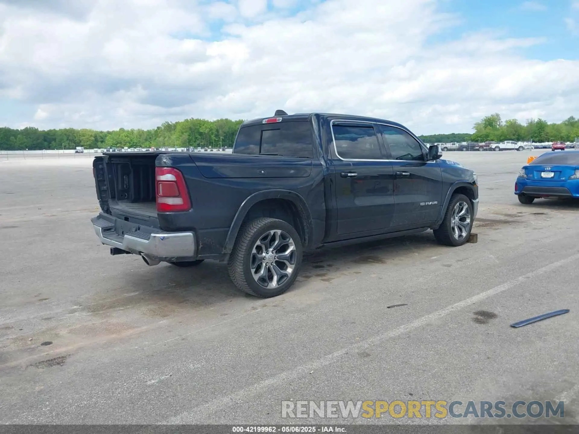 4 Photograph of a damaged car 1C6SRFKT1KN907667 RAM 1500 2019
