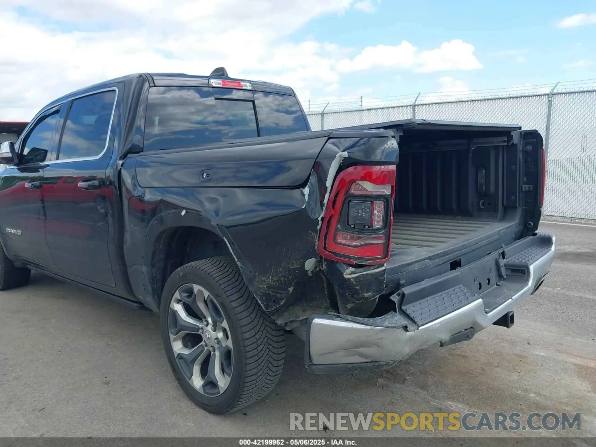6 Photograph of a damaged car 1C6SRFKT1KN907667 RAM 1500 2019