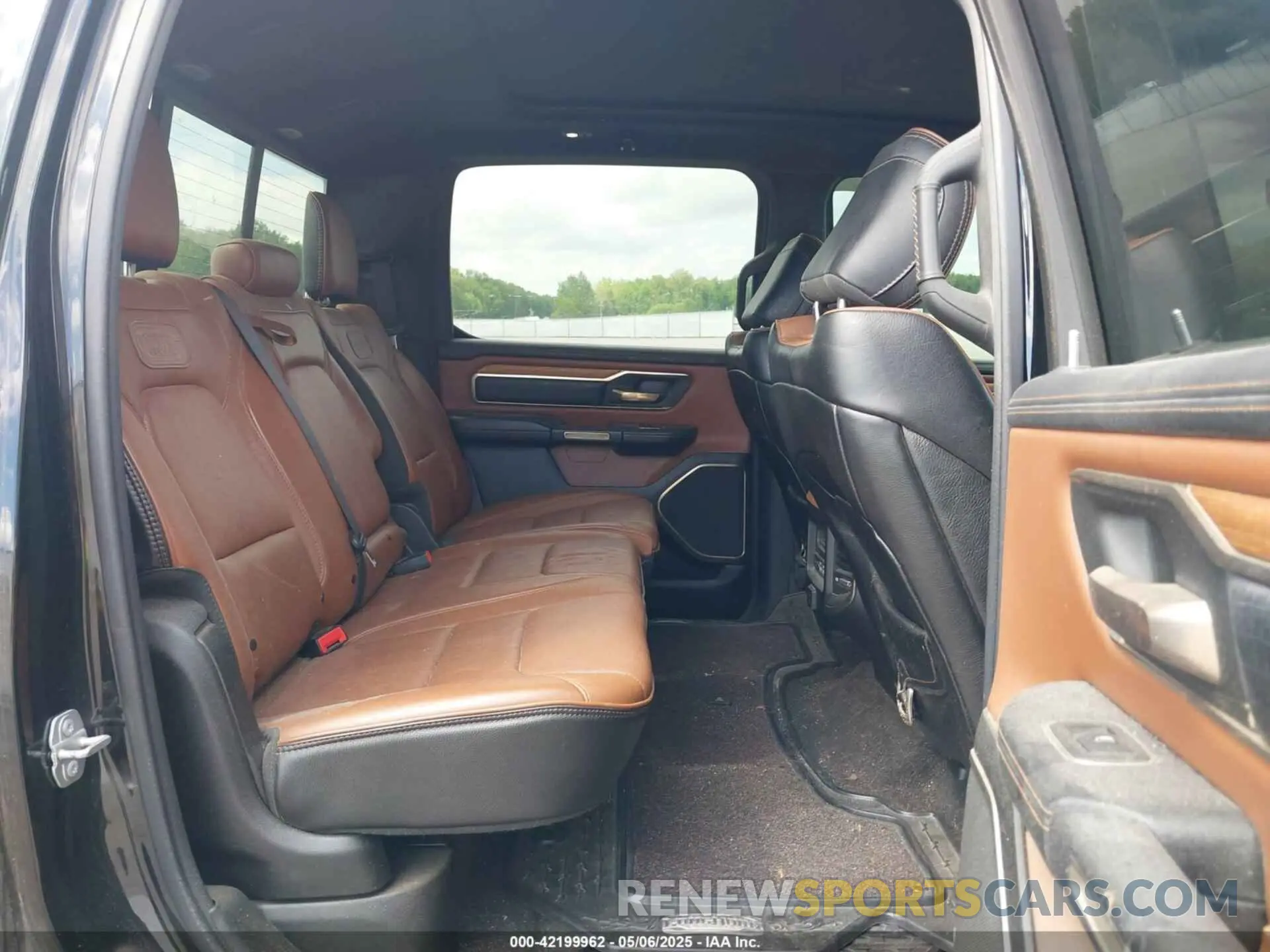 8 Photograph of a damaged car 1C6SRFKT1KN907667 RAM 1500 2019