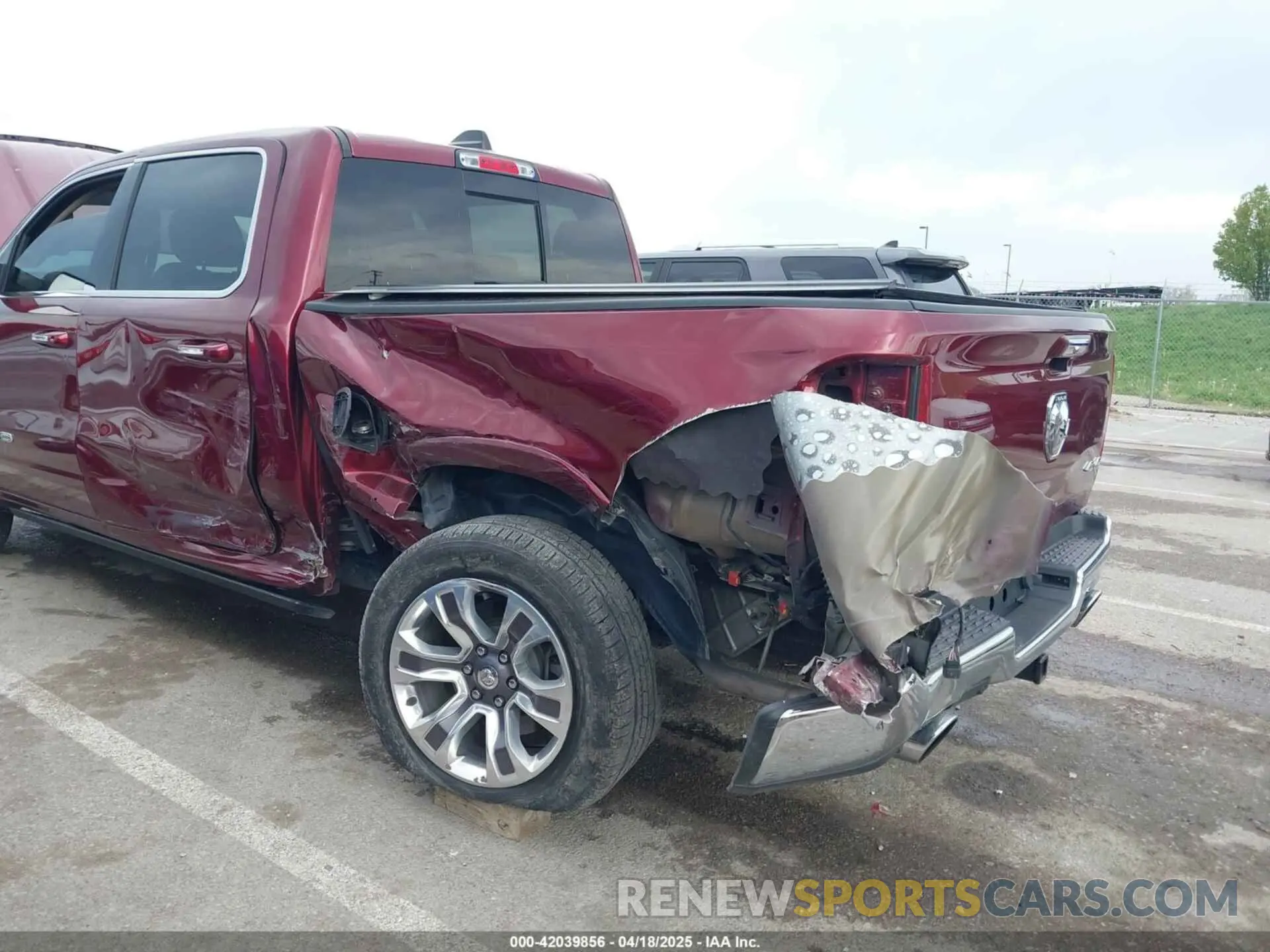 6 Photograph of a damaged car 1C6SRFKT4KN640718 RAM 1500 2019