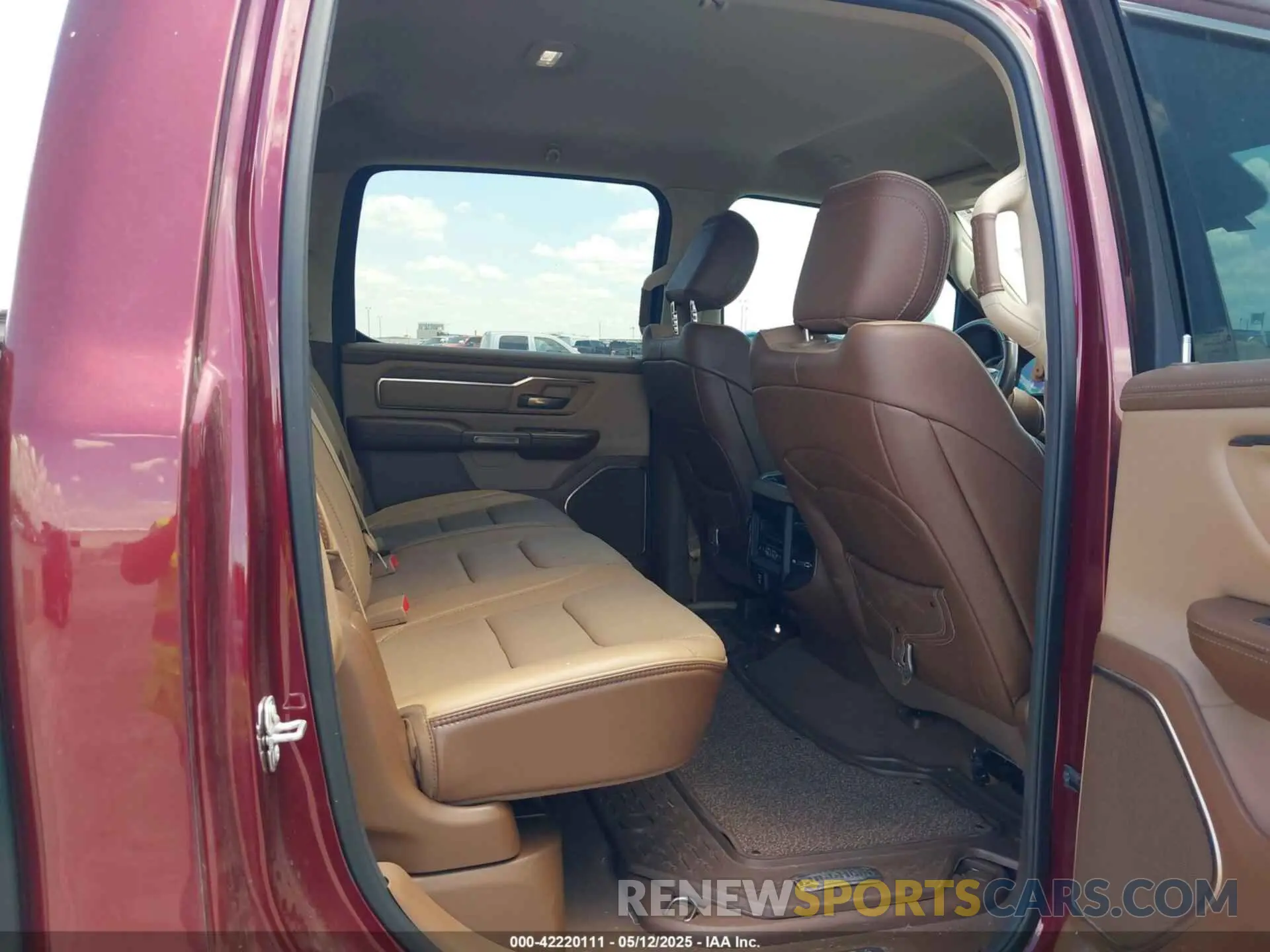 8 Photograph of a damaged car 1C6SRFKT7KN675821 RAM 1500 2019