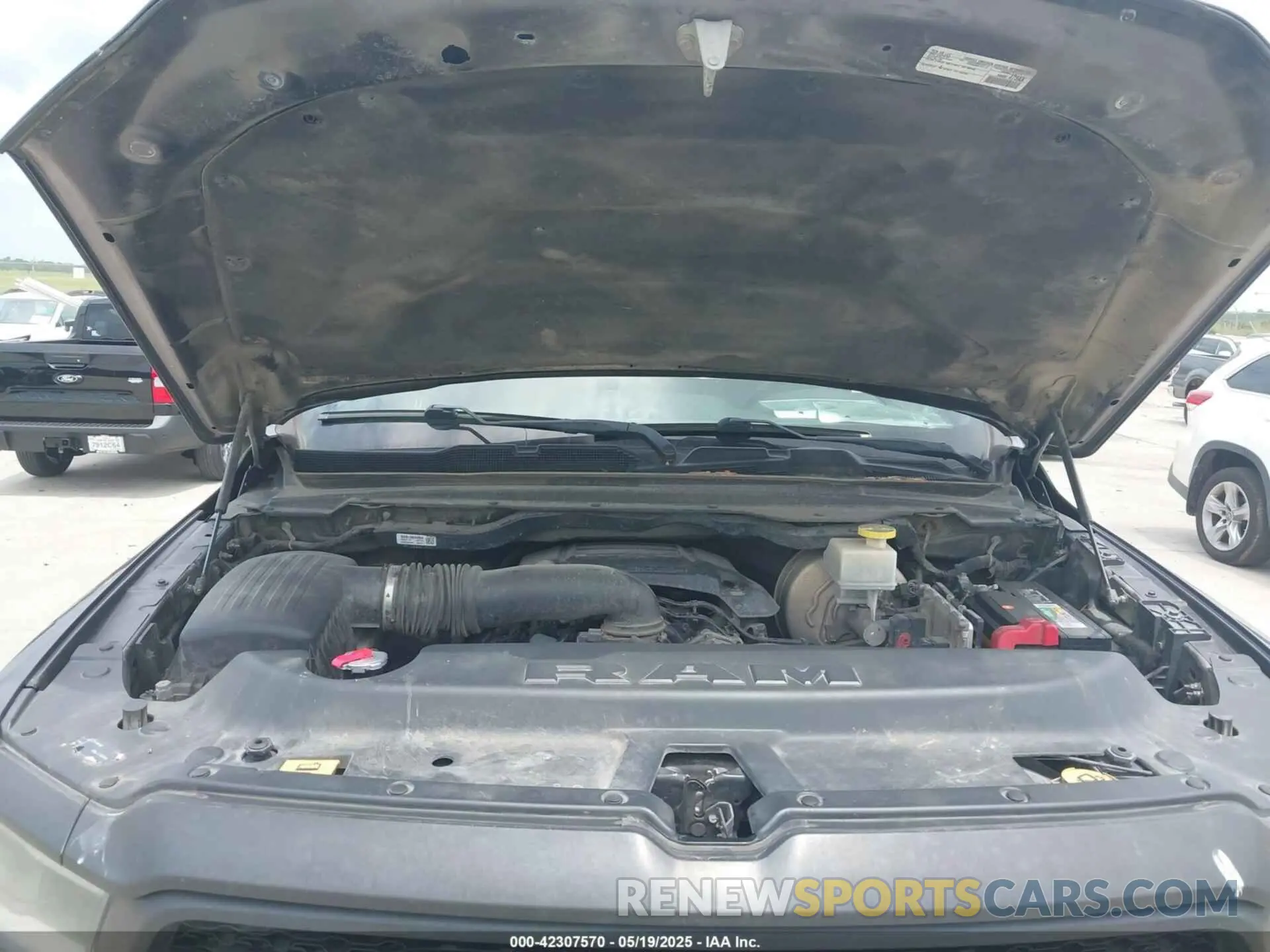 10 Photograph of a damaged car 1C6SRFLT0KN845113 RAM 1500 2019