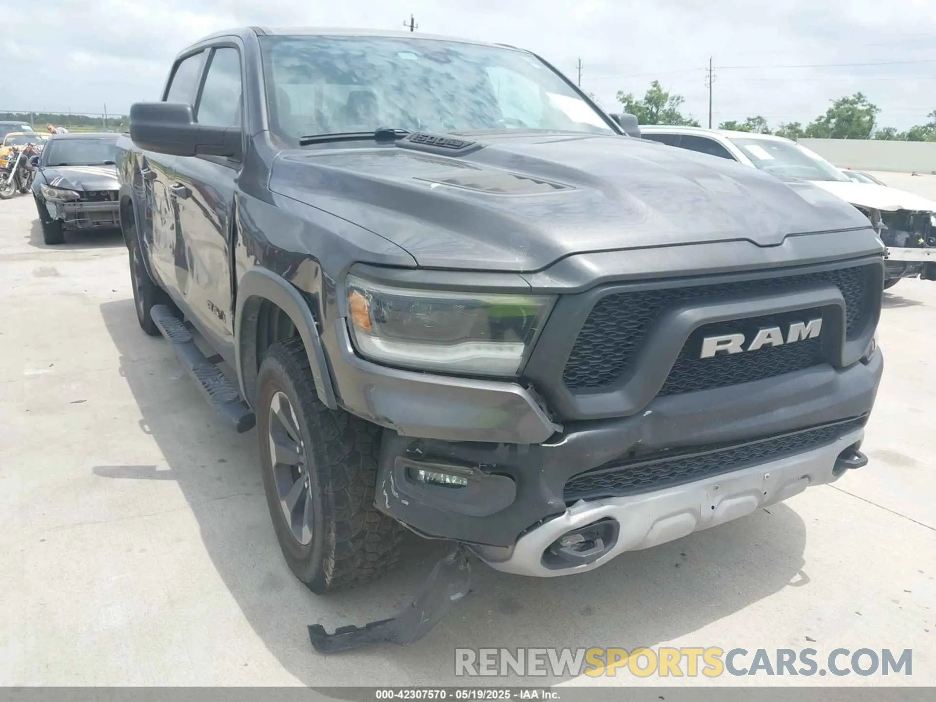 6 Photograph of a damaged car 1C6SRFLT0KN845113 RAM 1500 2019