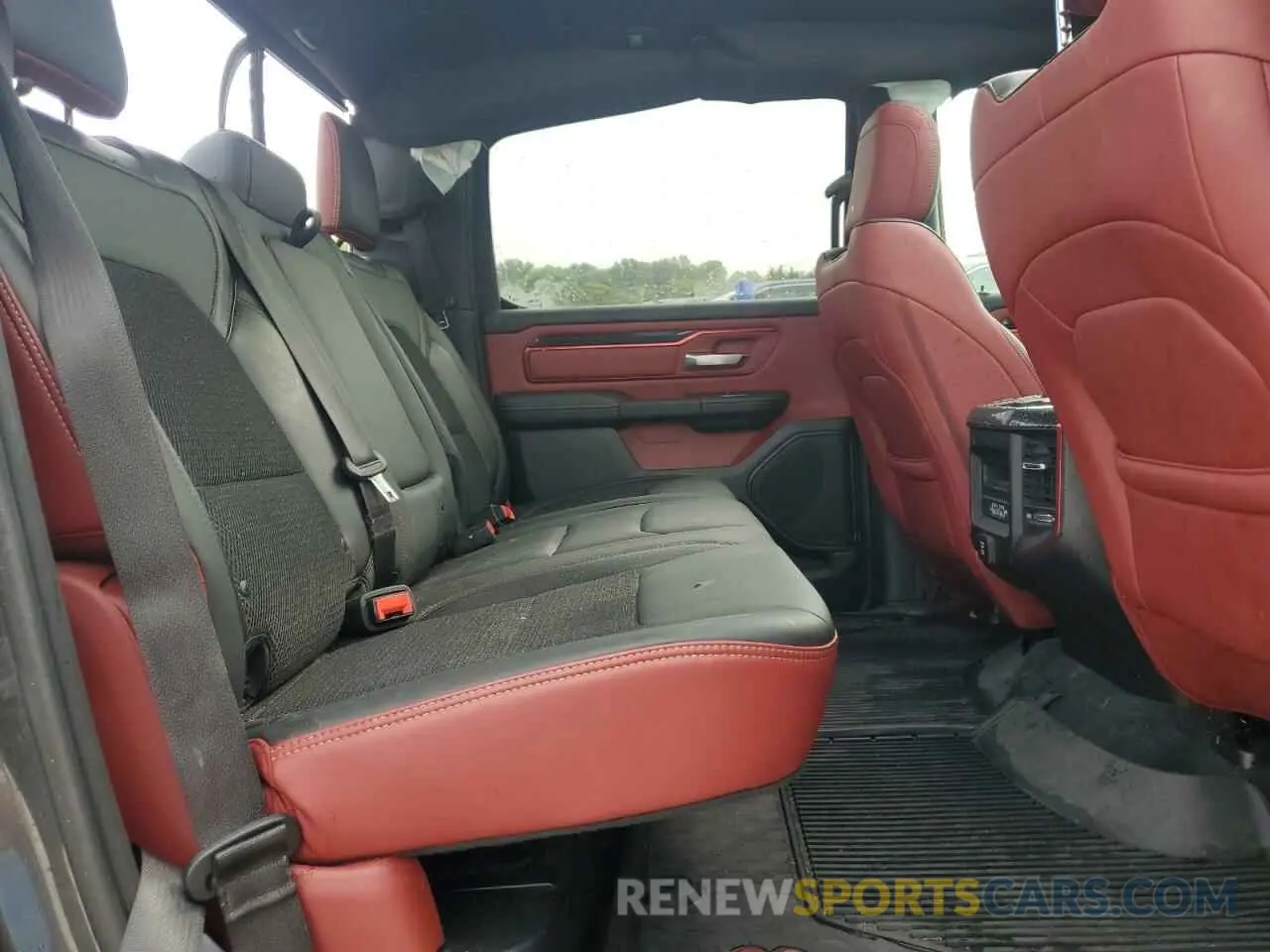 10 Photograph of a damaged car 1C6SRFLT1KN550716 RAM 1500 2019