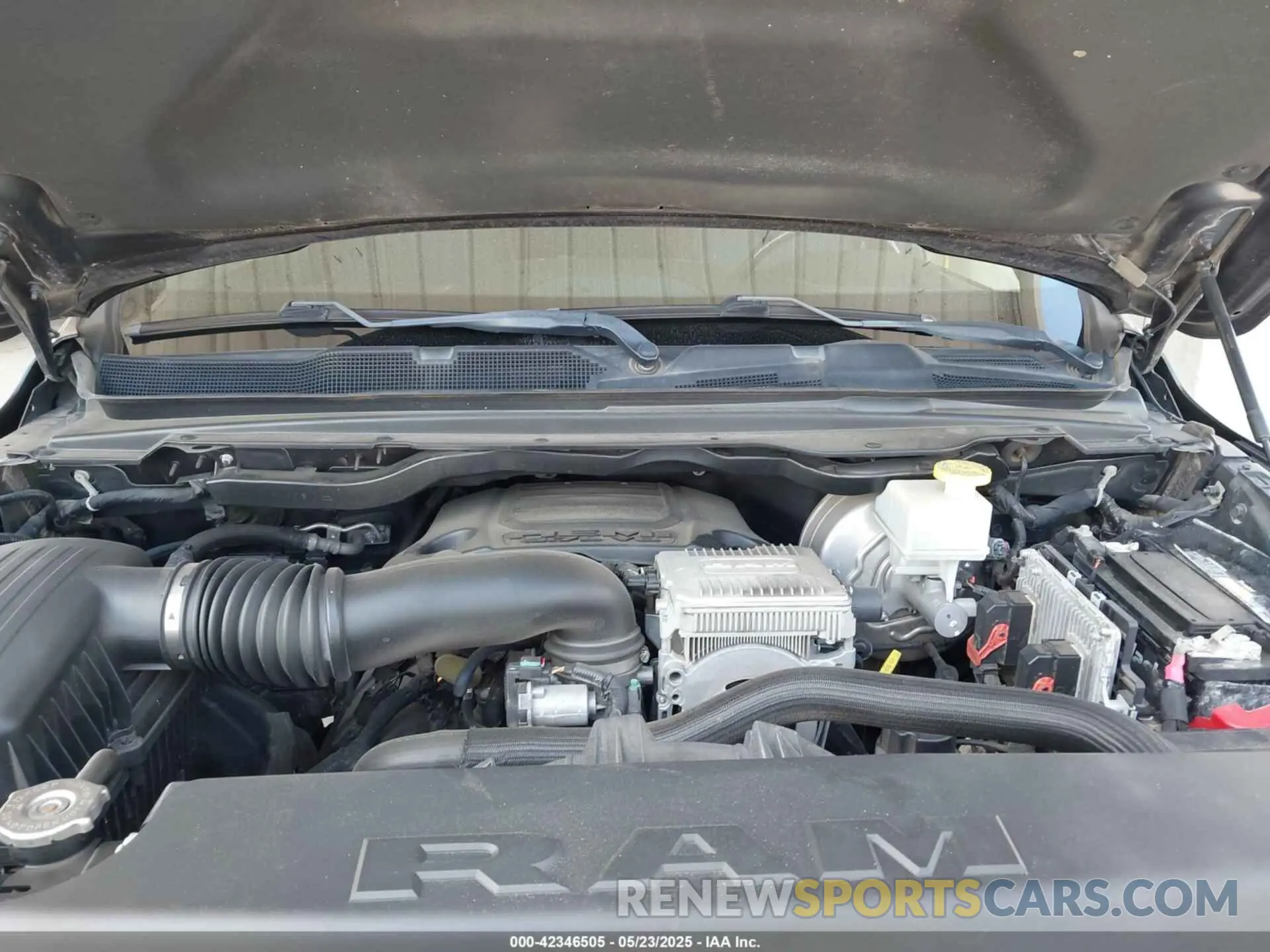 10 Photograph of a damaged car 1C6SRFLT1KN560260 RAM 1500 2019