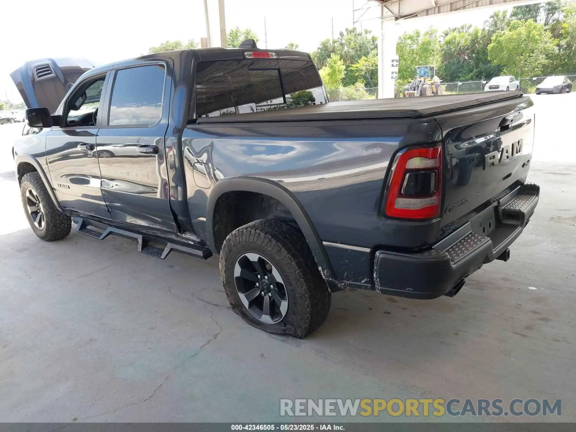 3 Photograph of a damaged car 1C6SRFLT1KN560260 RAM 1500 2019