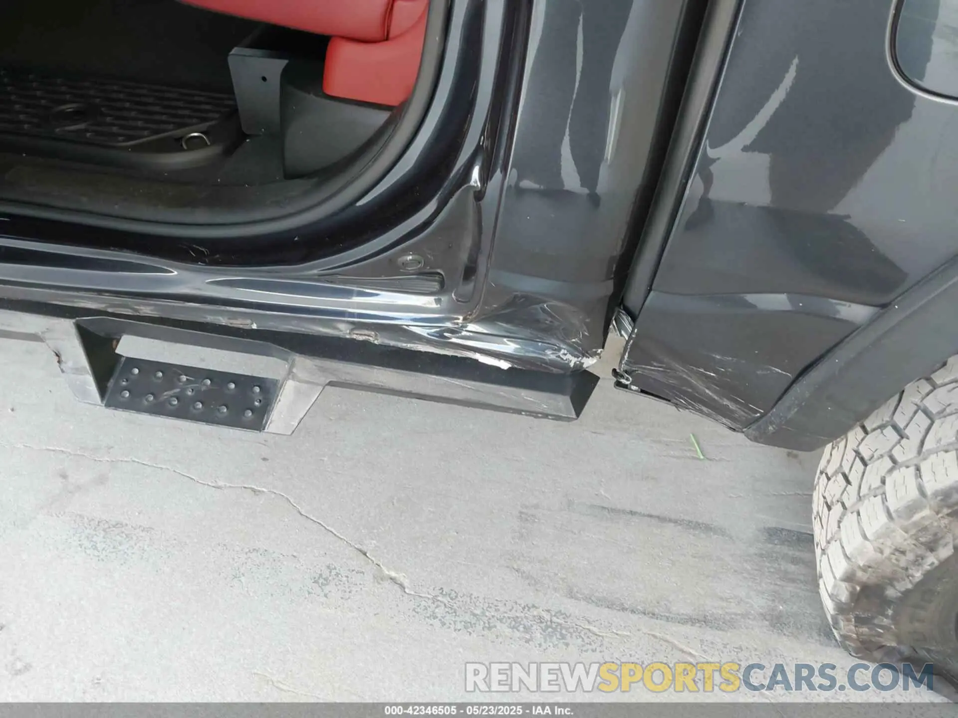 6 Photograph of a damaged car 1C6SRFLT1KN560260 RAM 1500 2019