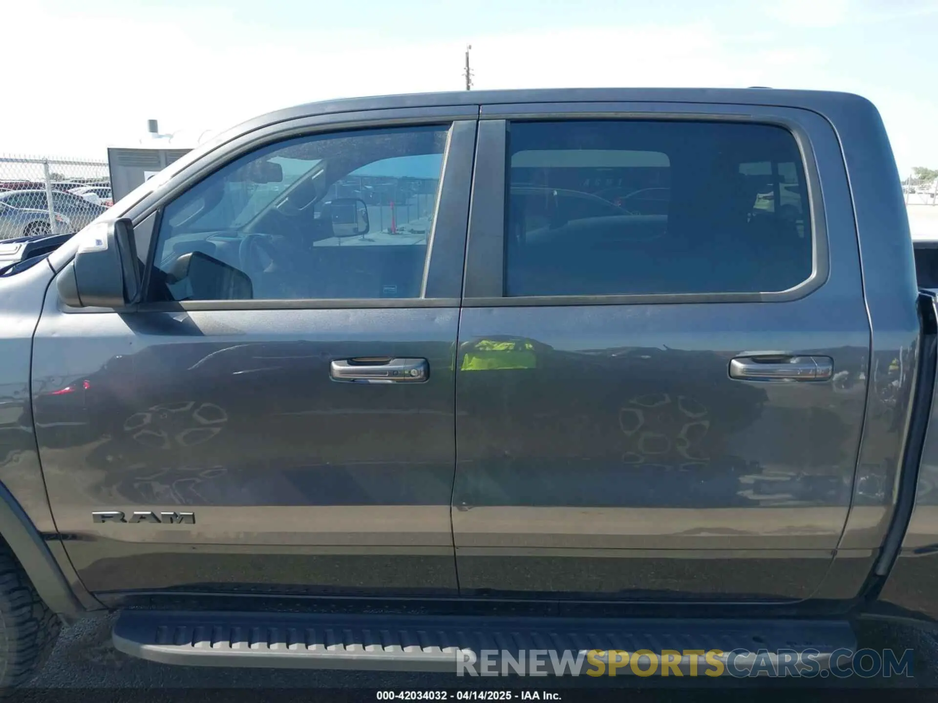 14 Photograph of a damaged car 1C6SRFLT2KN661792 RAM 1500 2019