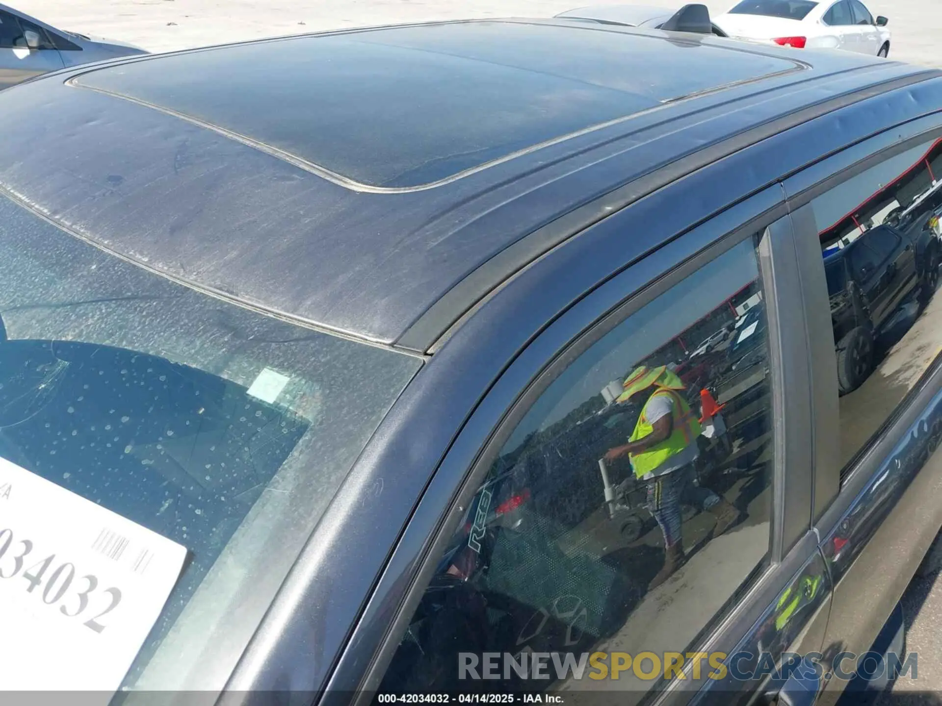 17 Photograph of a damaged car 1C6SRFLT2KN661792 RAM 1500 2019