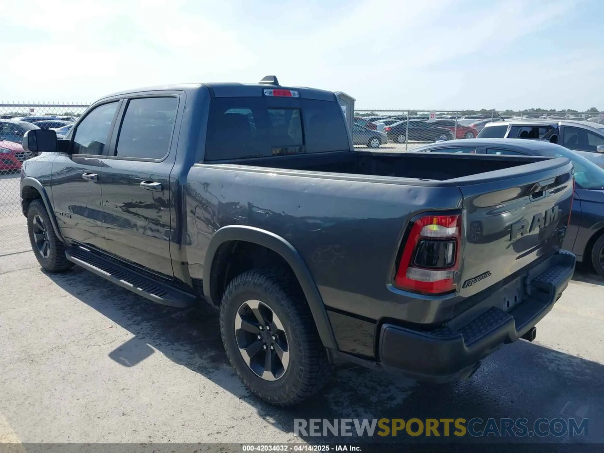 3 Photograph of a damaged car 1C6SRFLT2KN661792 RAM 1500 2019