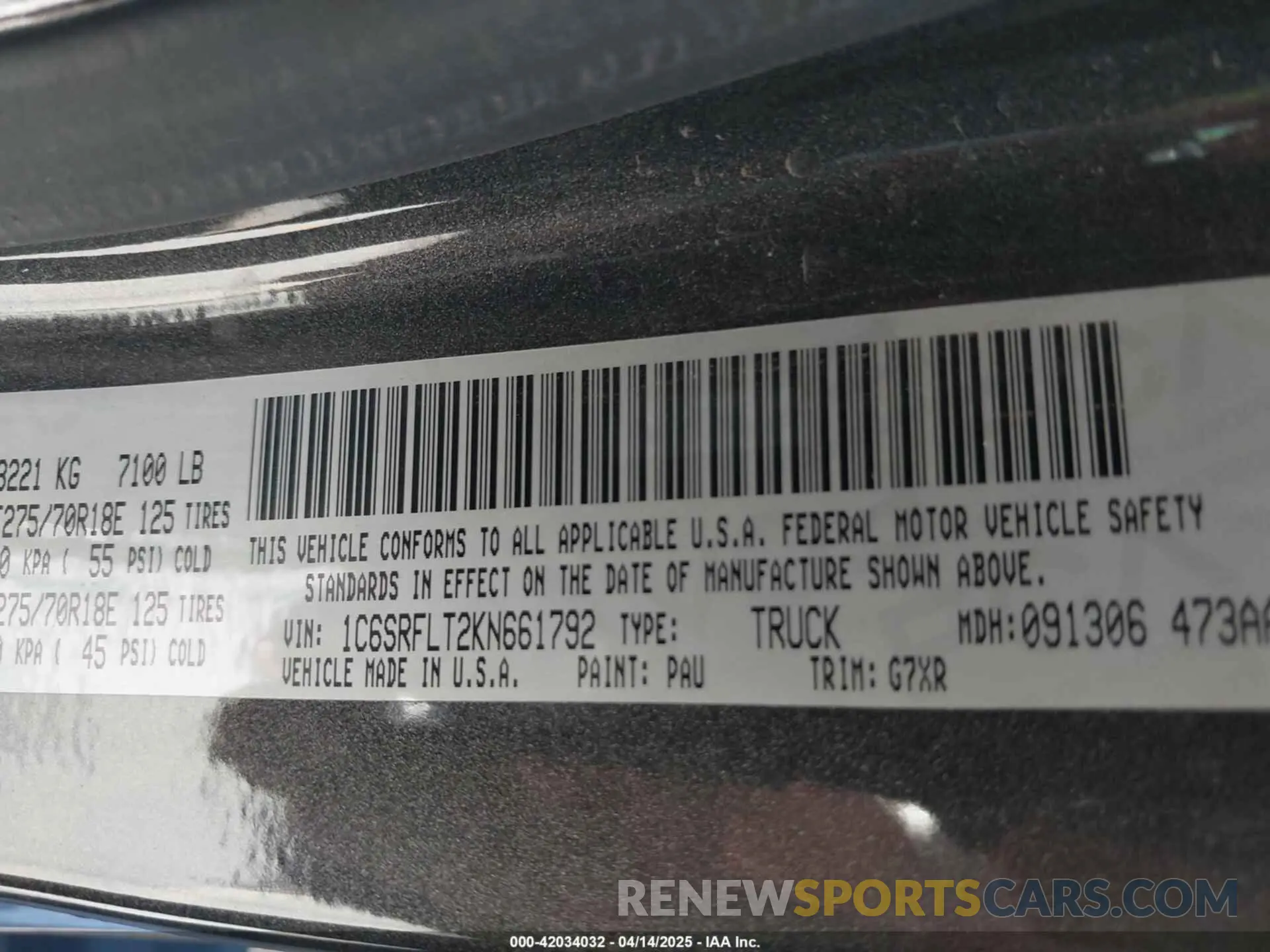 9 Photograph of a damaged car 1C6SRFLT2KN661792 RAM 1500 2019