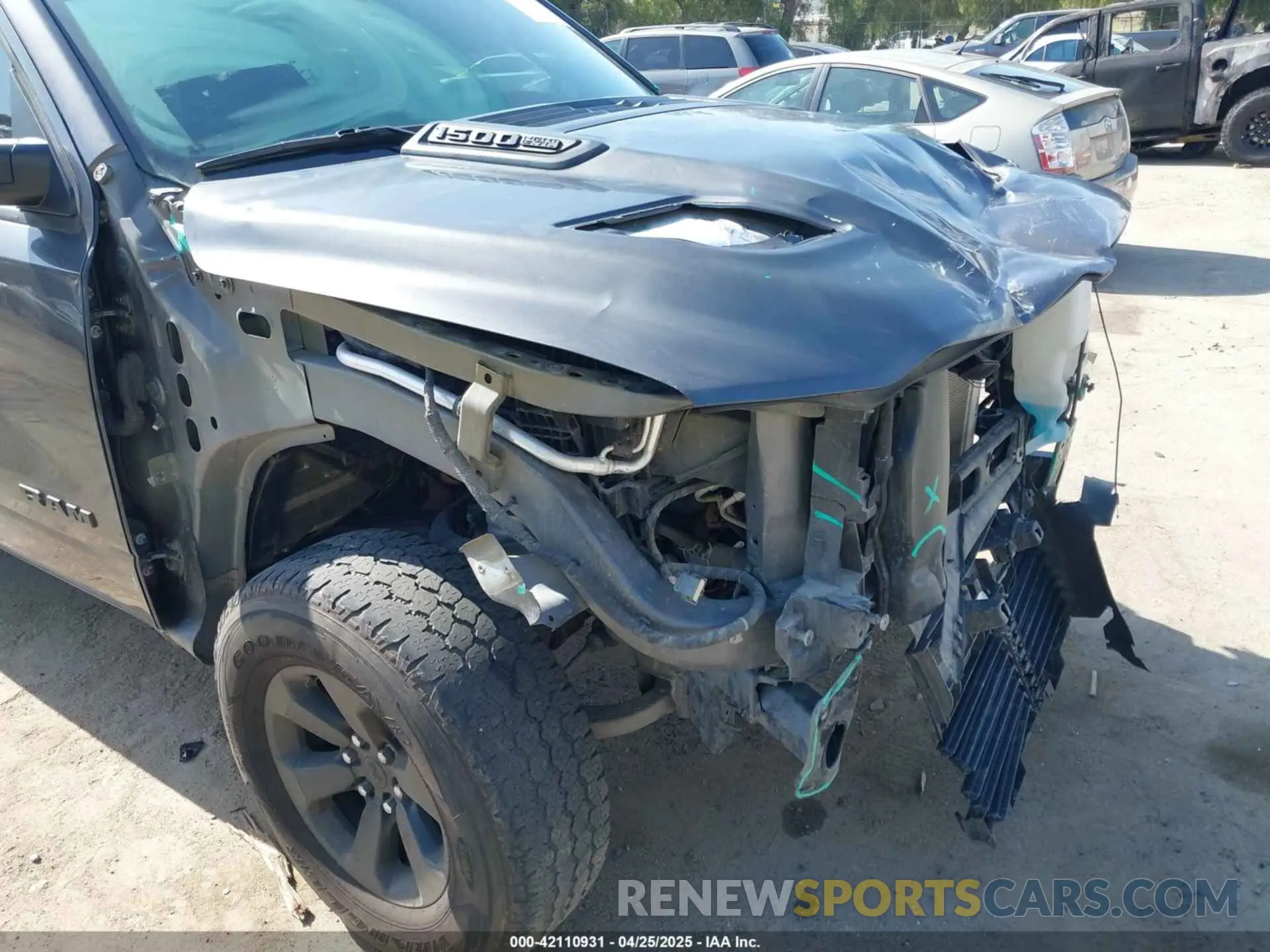 18 Photograph of a damaged car 1C6SRFLT2KN696557 RAM 1500 2019