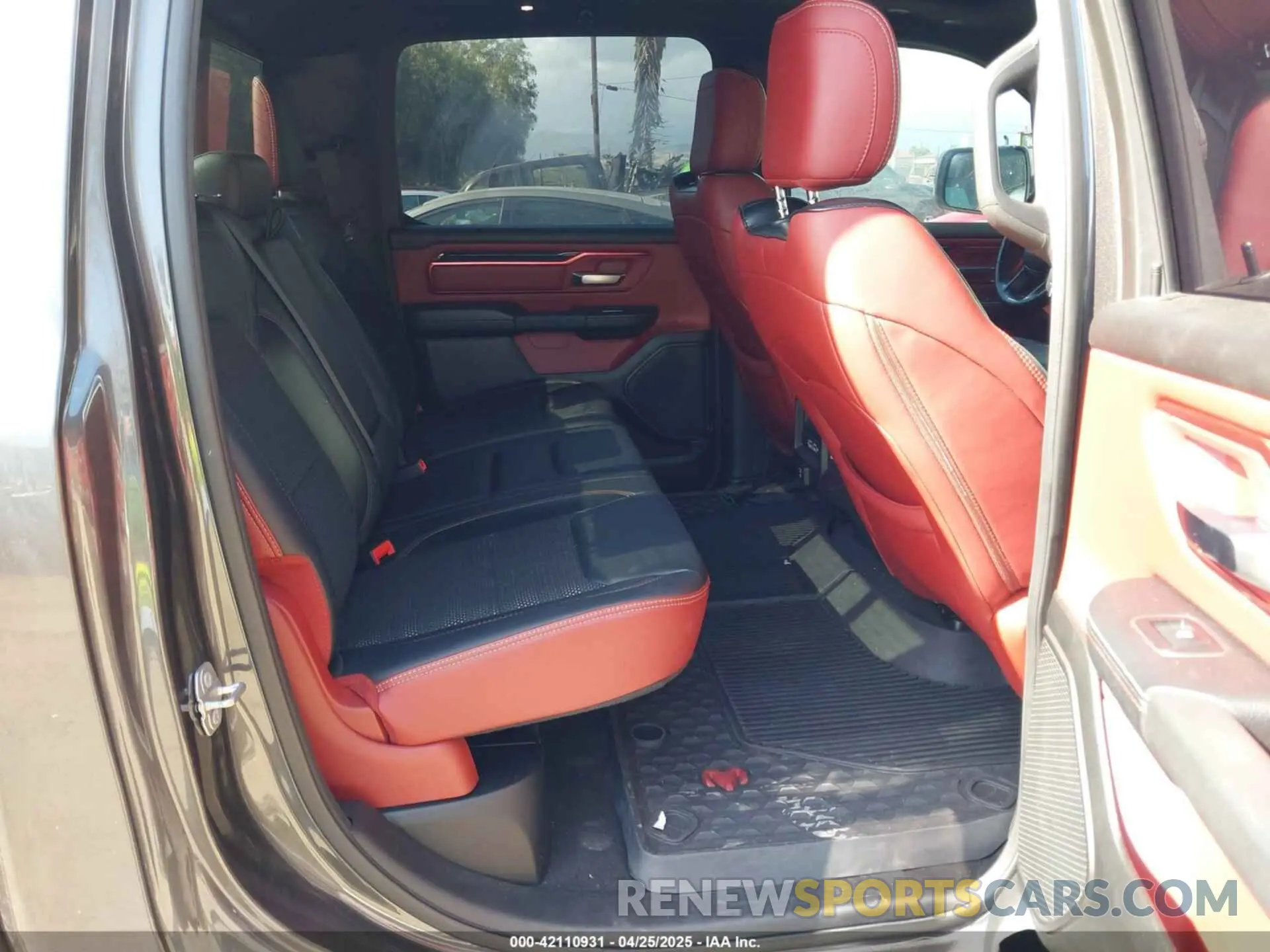 8 Photograph of a damaged car 1C6SRFLT2KN696557 RAM 1500 2019