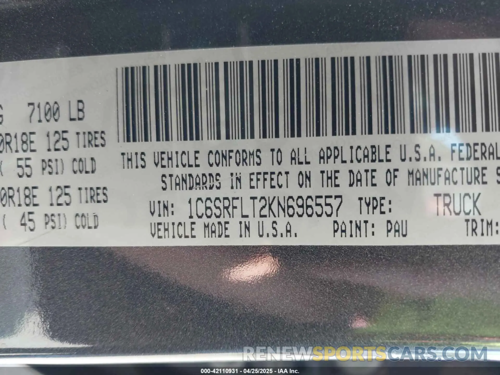 9 Photograph of a damaged car 1C6SRFLT2KN696557 RAM 1500 2019