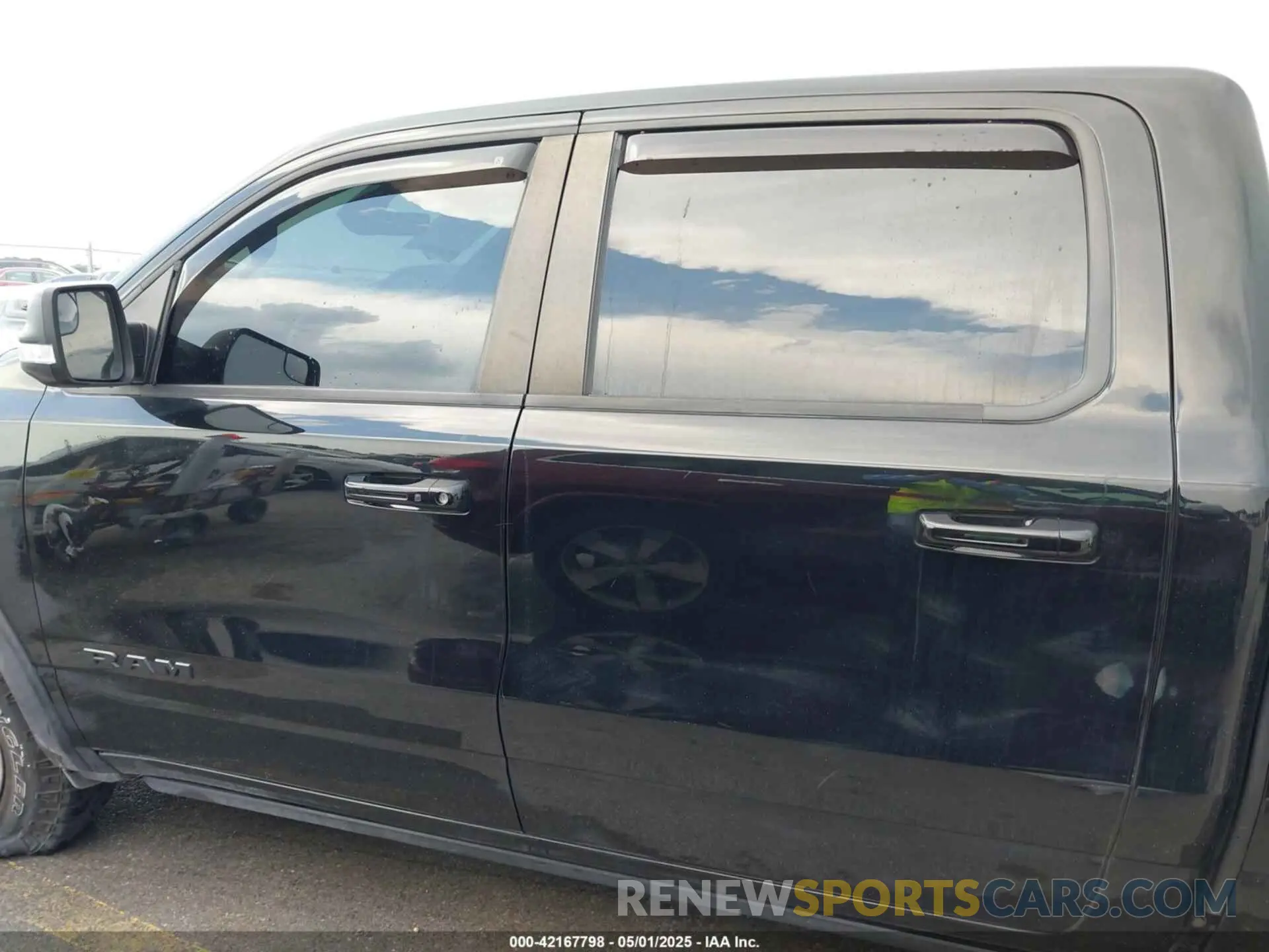 14 Photograph of a damaged car 1C6SRFLT2KN914674 RAM 1500 2019