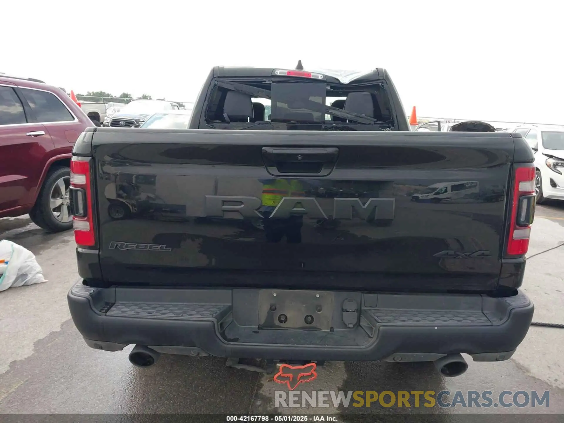 16 Photograph of a damaged car 1C6SRFLT2KN914674 RAM 1500 2019