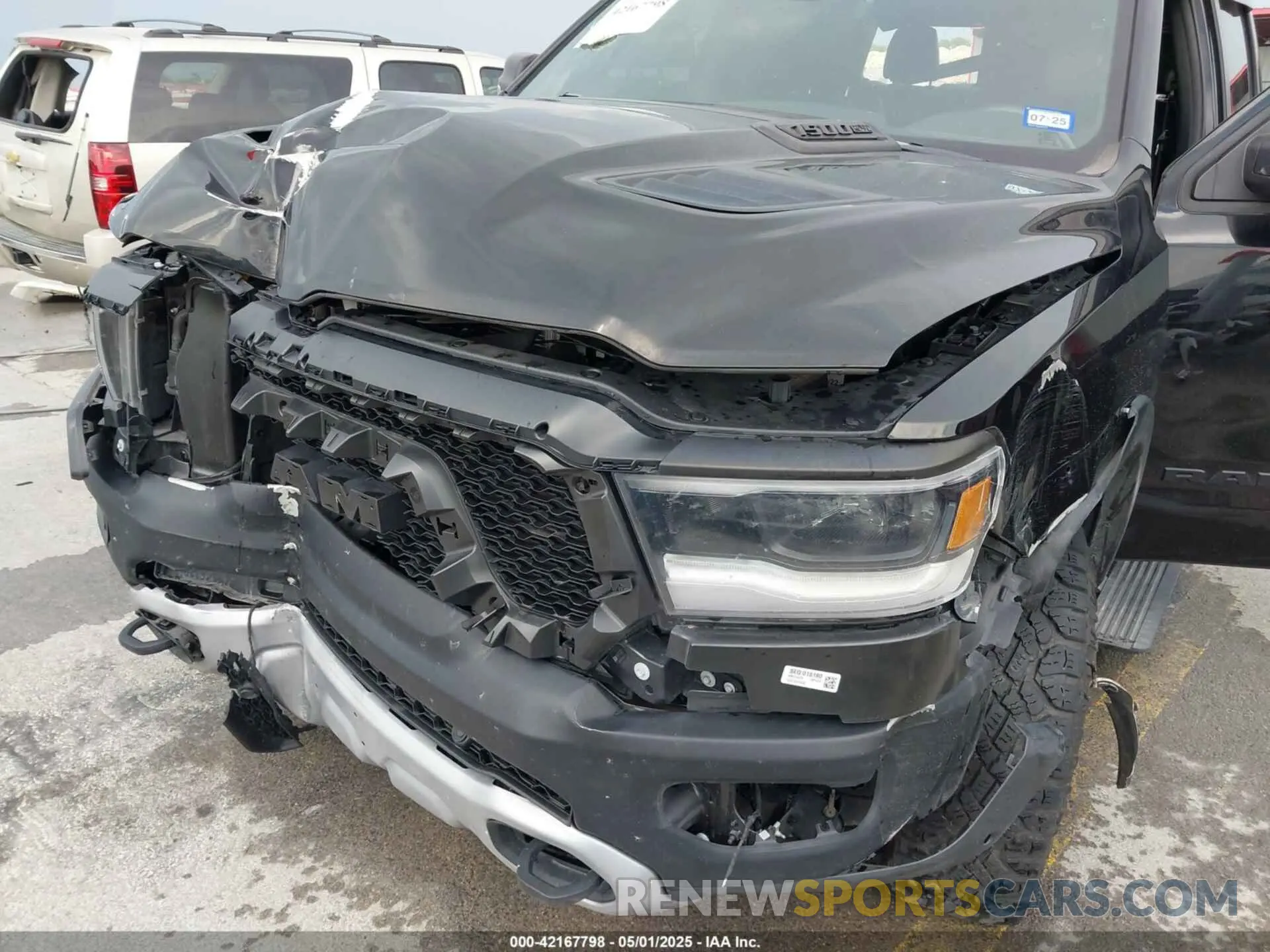 17 Photograph of a damaged car 1C6SRFLT2KN914674 RAM 1500 2019
