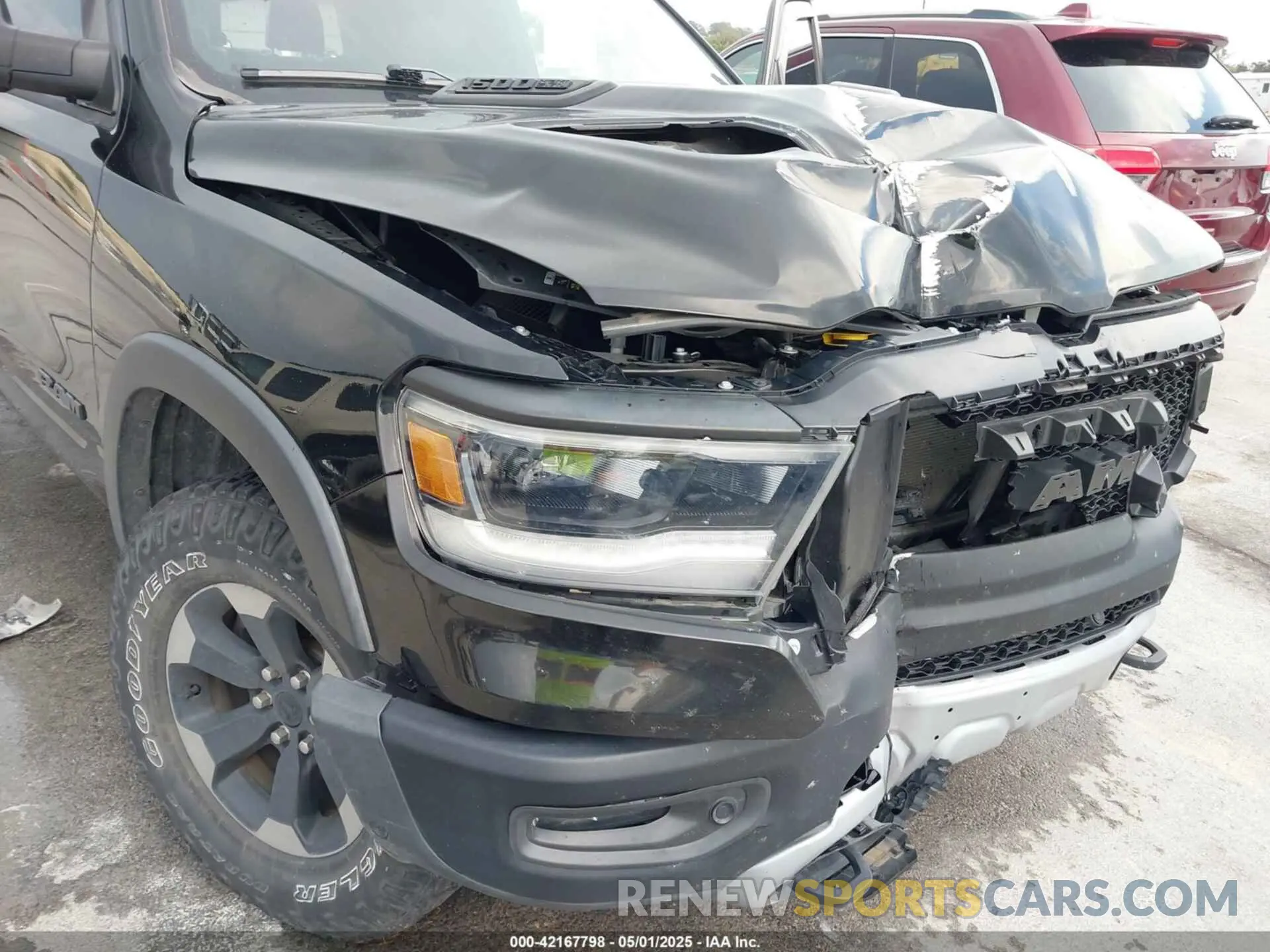 18 Photograph of a damaged car 1C6SRFLT2KN914674 RAM 1500 2019