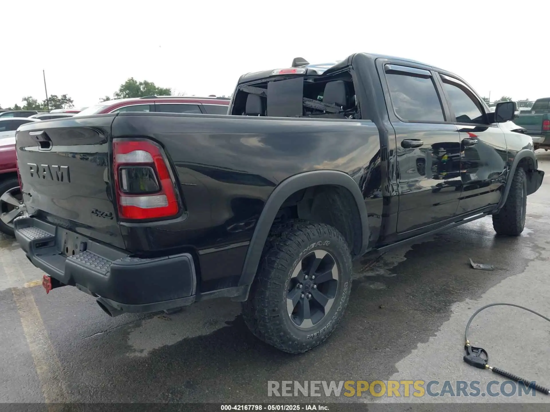 4 Photograph of a damaged car 1C6SRFLT2KN914674 RAM 1500 2019