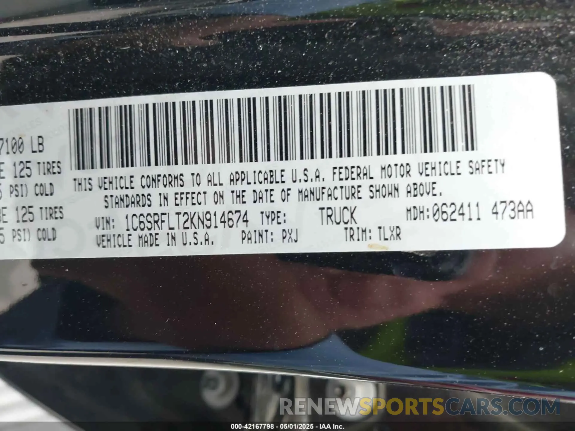 9 Photograph of a damaged car 1C6SRFLT2KN914674 RAM 1500 2019