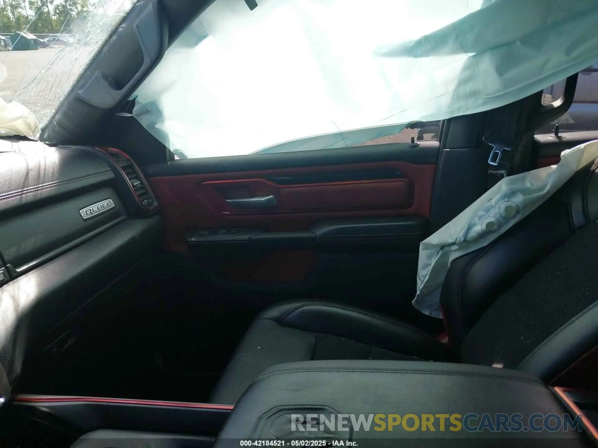 5 Photograph of a damaged car 1C6SRFLT3KN630552 RAM 1500 2019