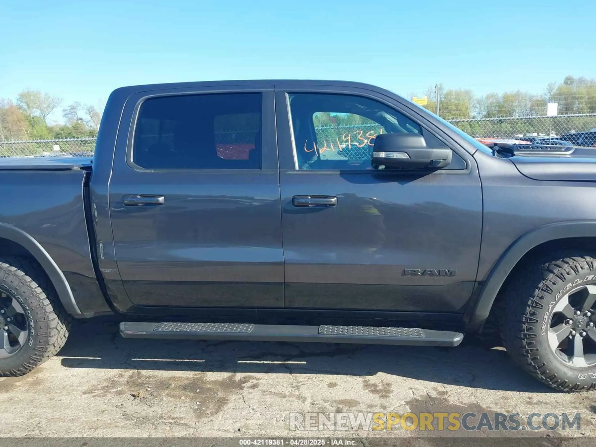 14 Photograph of a damaged car 1C6SRFLT3KN900251 RAM 1500 2019
