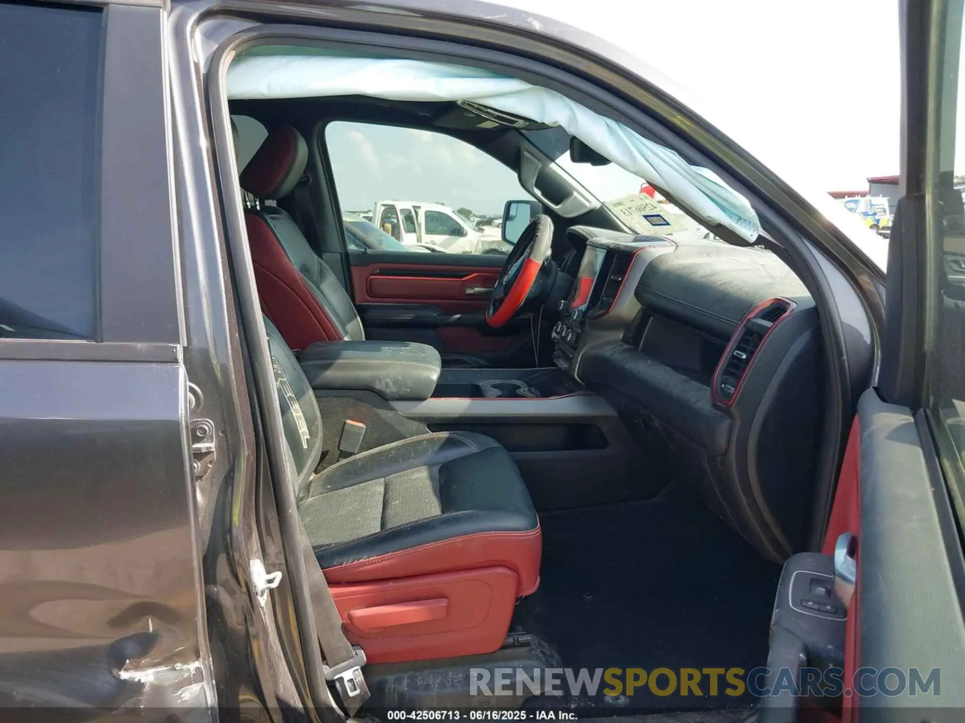 5 Photograph of a damaged car 1C6SRFLT4KN698648 RAM 1500 2019