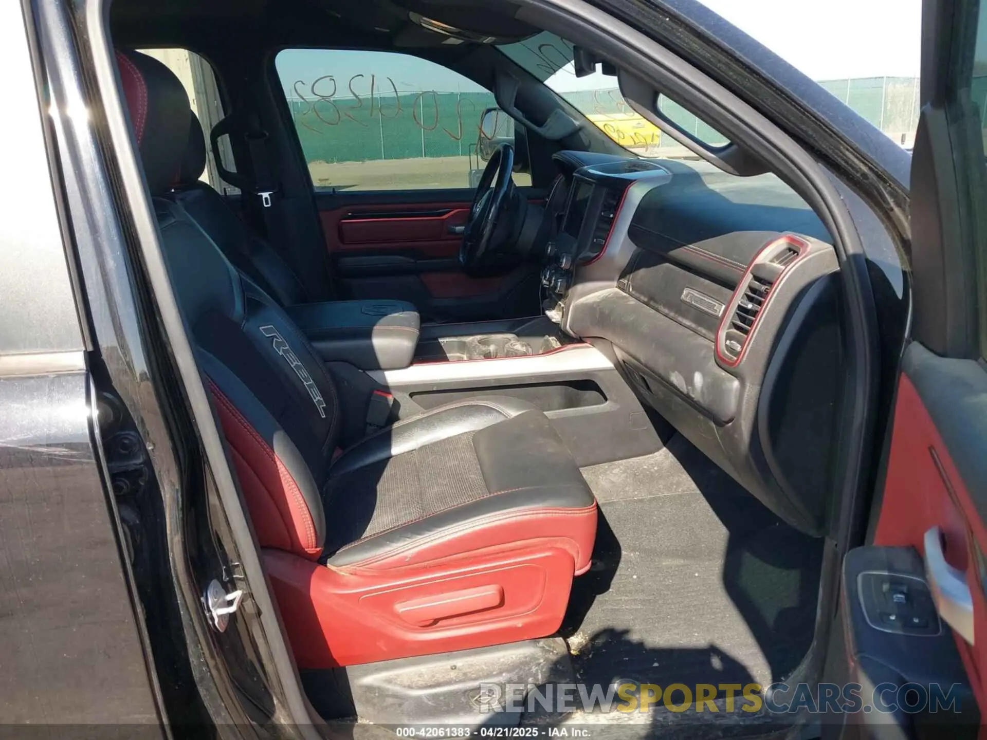 5 Photograph of a damaged car 1C6SRFLT6KN897409 RAM 1500 2019