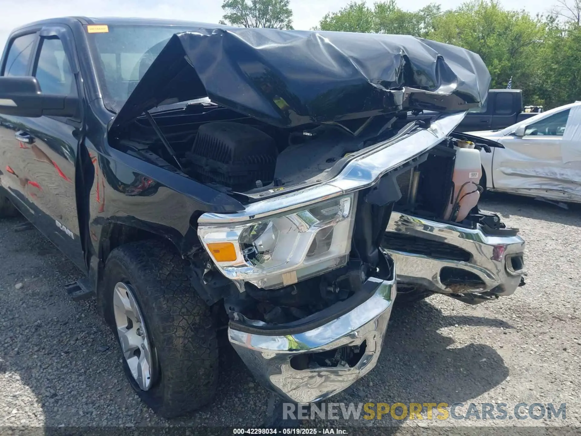 18 Photograph of a damaged car 1C6SRFMT0KN698483 RAM 1500 2019