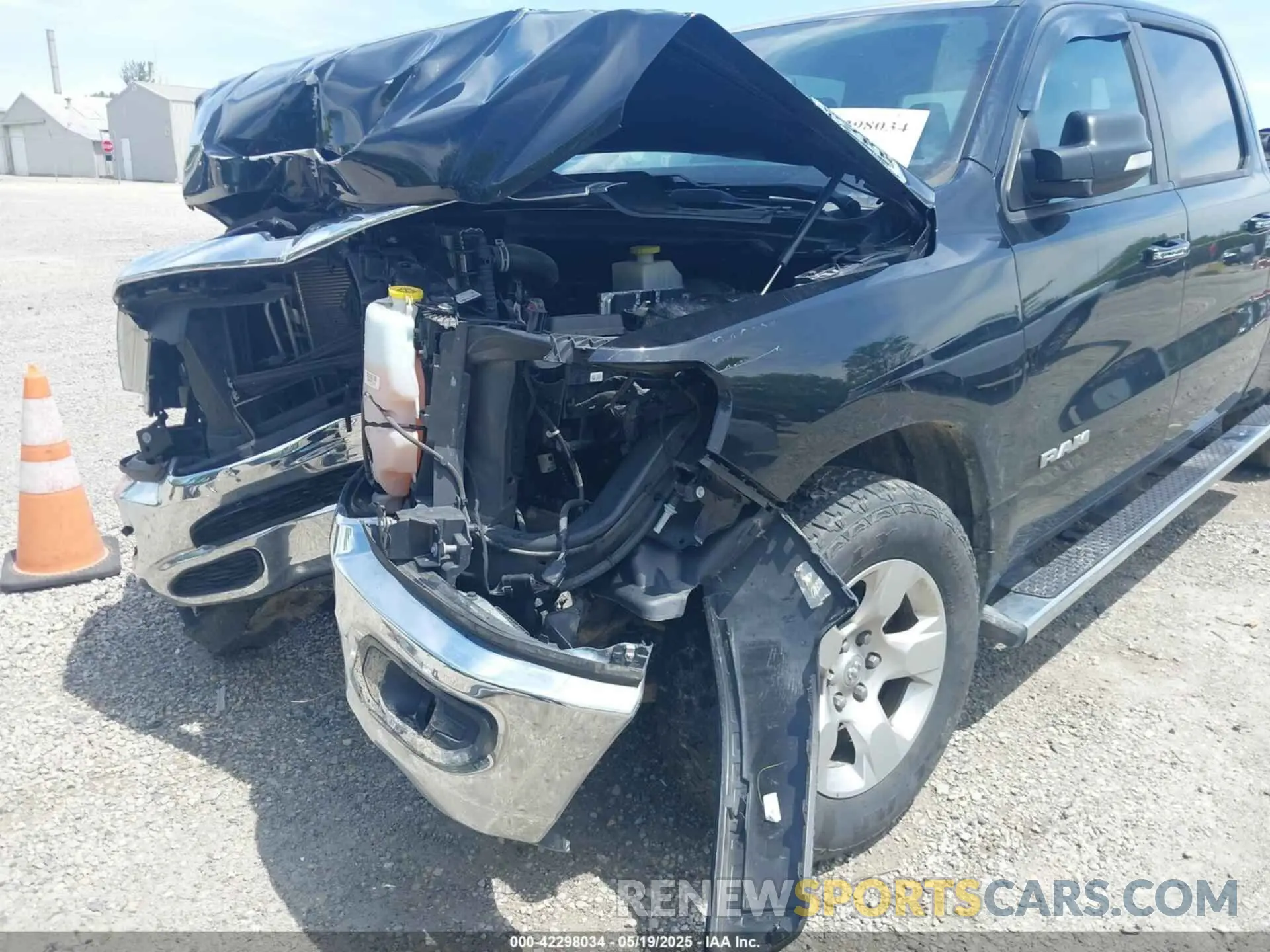 6 Photograph of a damaged car 1C6SRFMT0KN698483 RAM 1500 2019