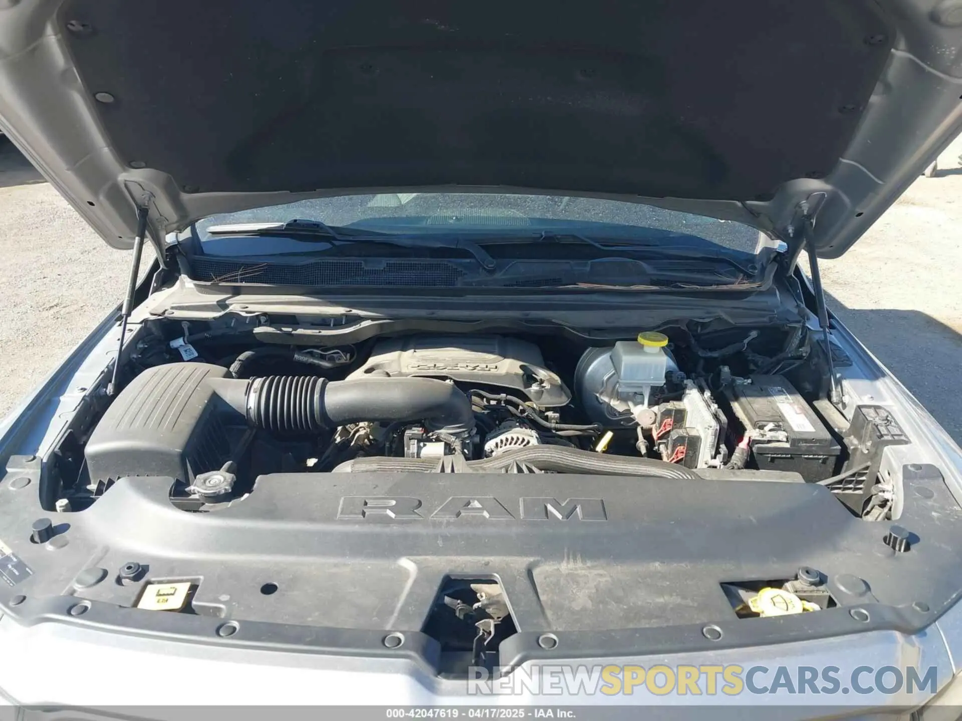 10 Photograph of a damaged car 1C6SRFMT2KN521613 RAM 1500 2019