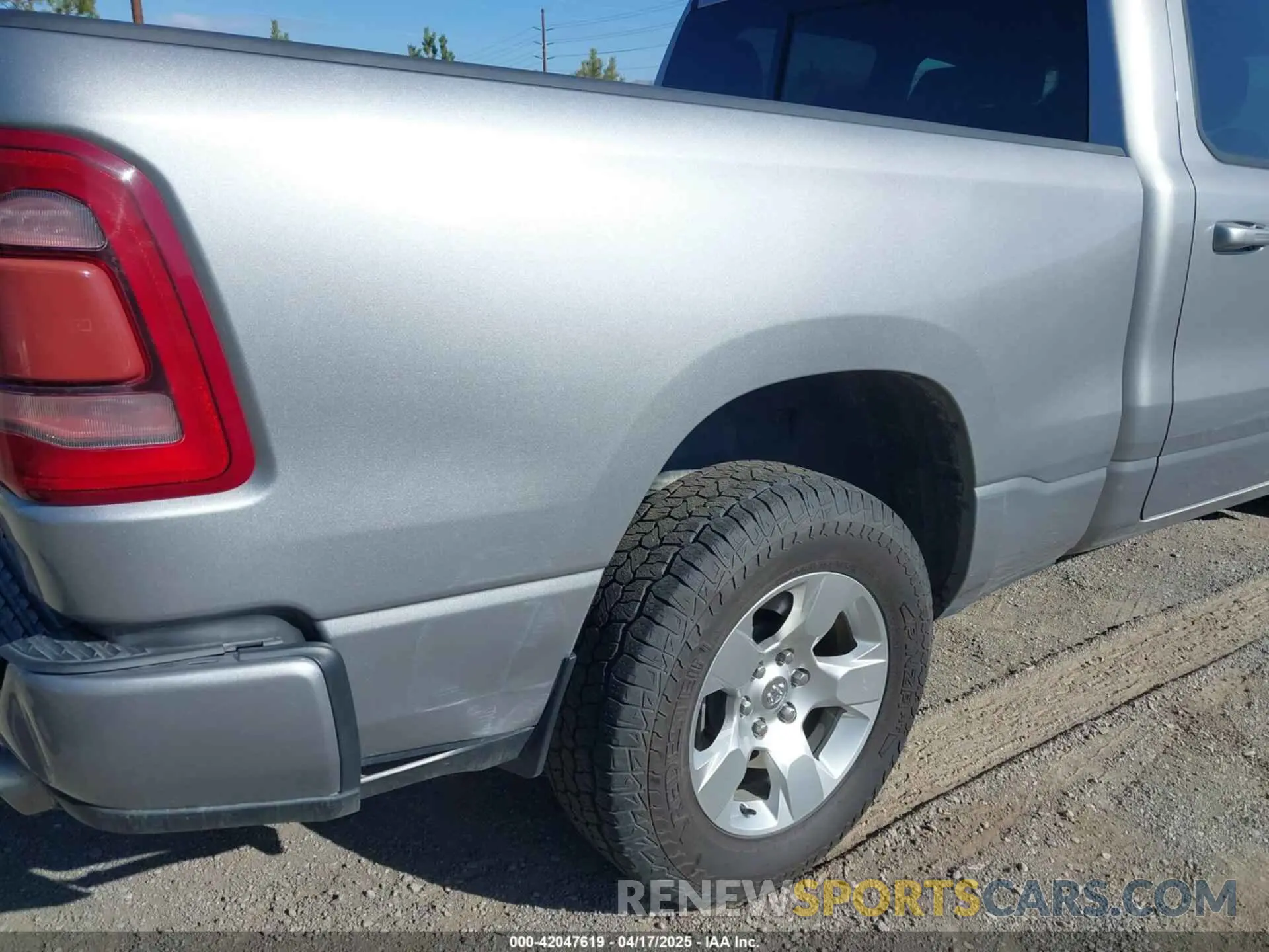 6 Photograph of a damaged car 1C6SRFMT2KN521613 RAM 1500 2019