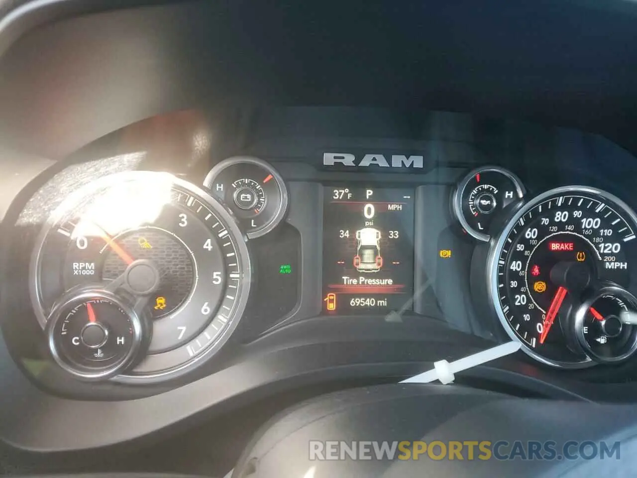9 Photograph of a damaged car 1C6SRFMT4KN917820 RAM 1500 2019