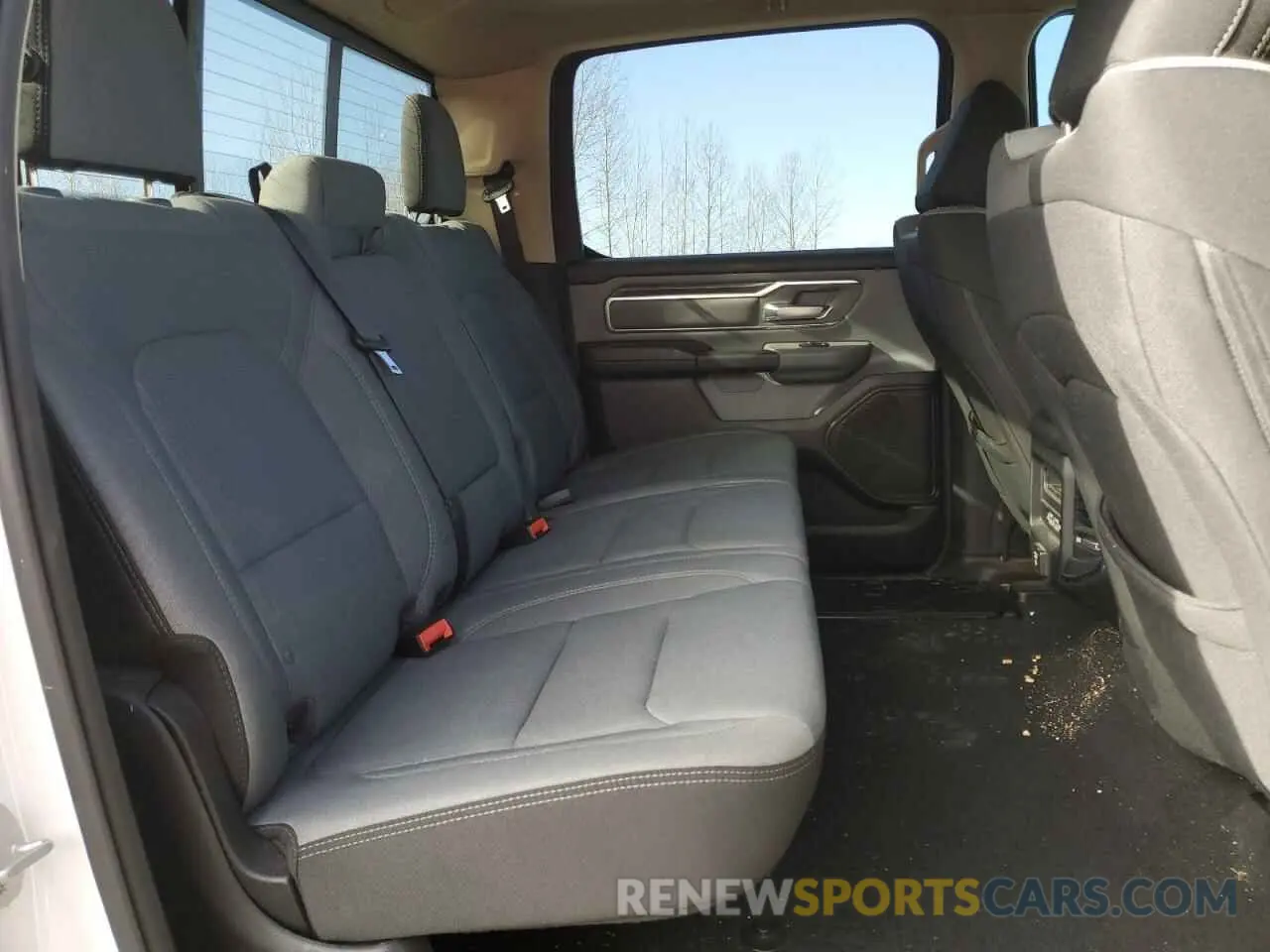 10 Photograph of a damaged car 1C6SRFMT5KN681467 RAM 1500 2019