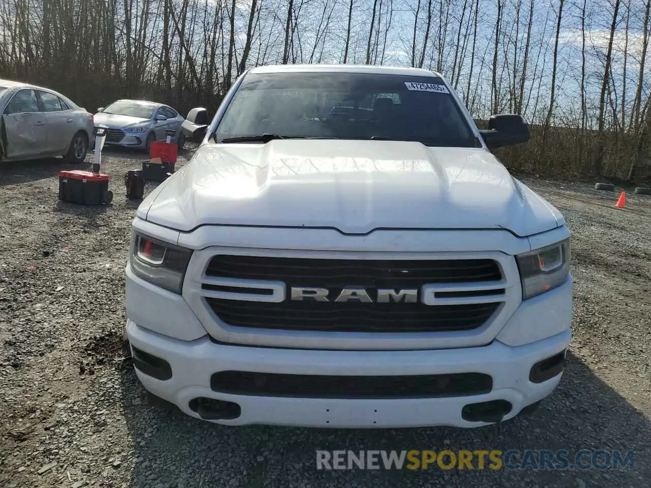 5 Photograph of a damaged car 1C6SRFMT5KN681467 RAM 1500 2019