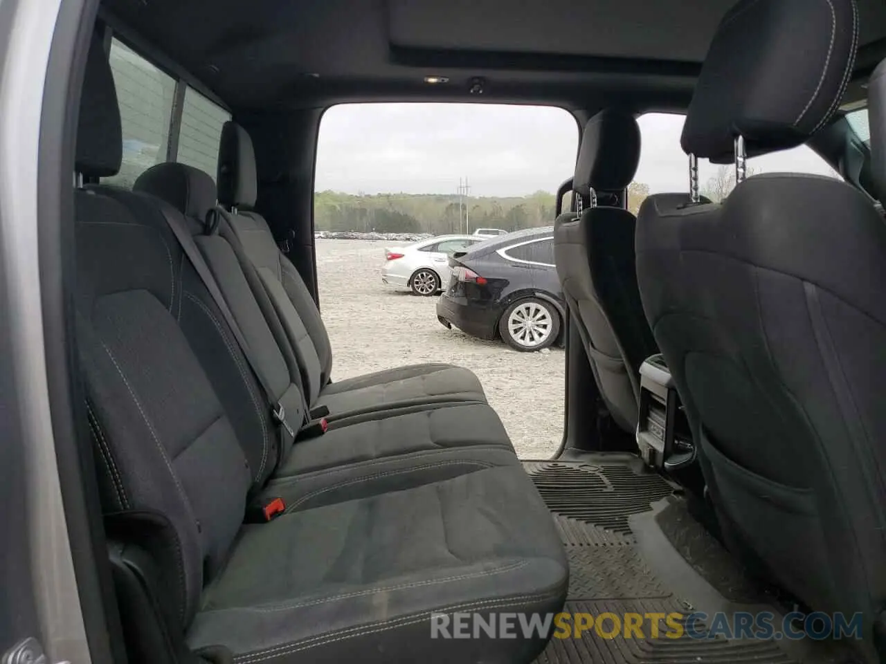 10 Photograph of a damaged car 1C6SRFMT6KN637557 RAM 1500 2019