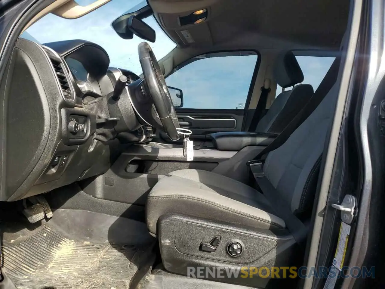 7 Photograph of a damaged car 1C6SRFMT6KN699833 RAM 1500 2019