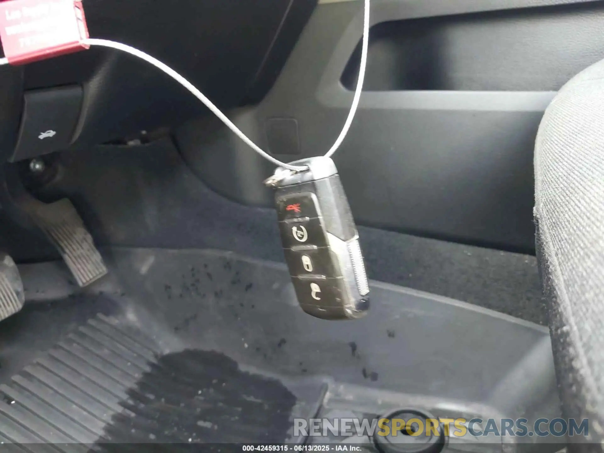 11 Photograph of a damaged car 1C6SRFMT7KN736680 RAM 1500 2019
