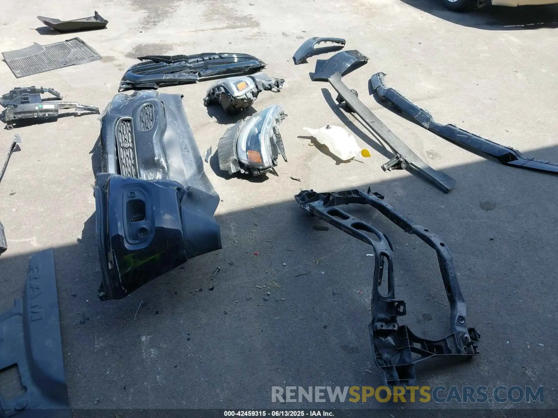 20 Photograph of a damaged car 1C6SRFMT7KN736680 RAM 1500 2019