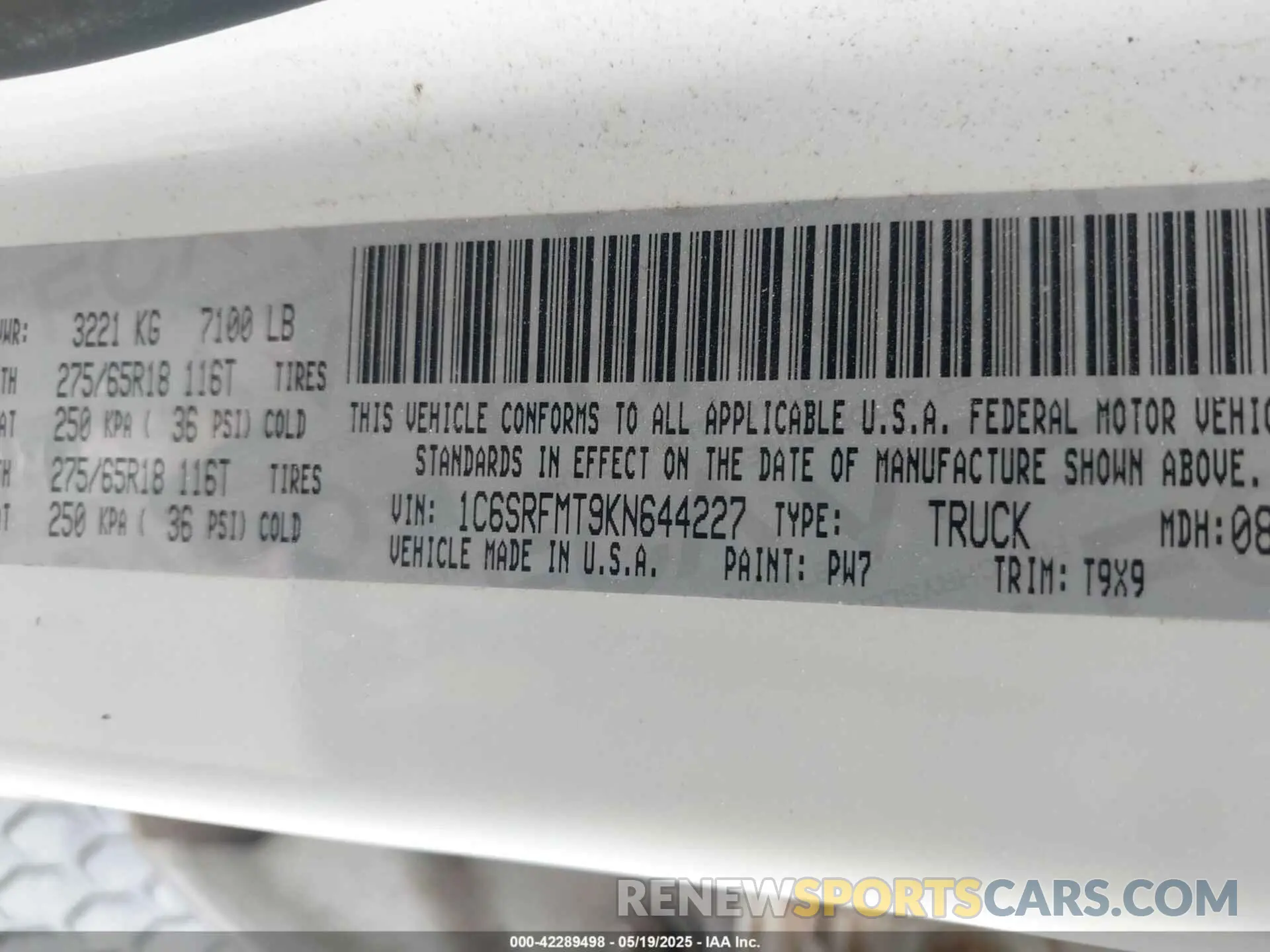 9 Photograph of a damaged car 1C6SRFMT9KN644227 RAM 1500 2019