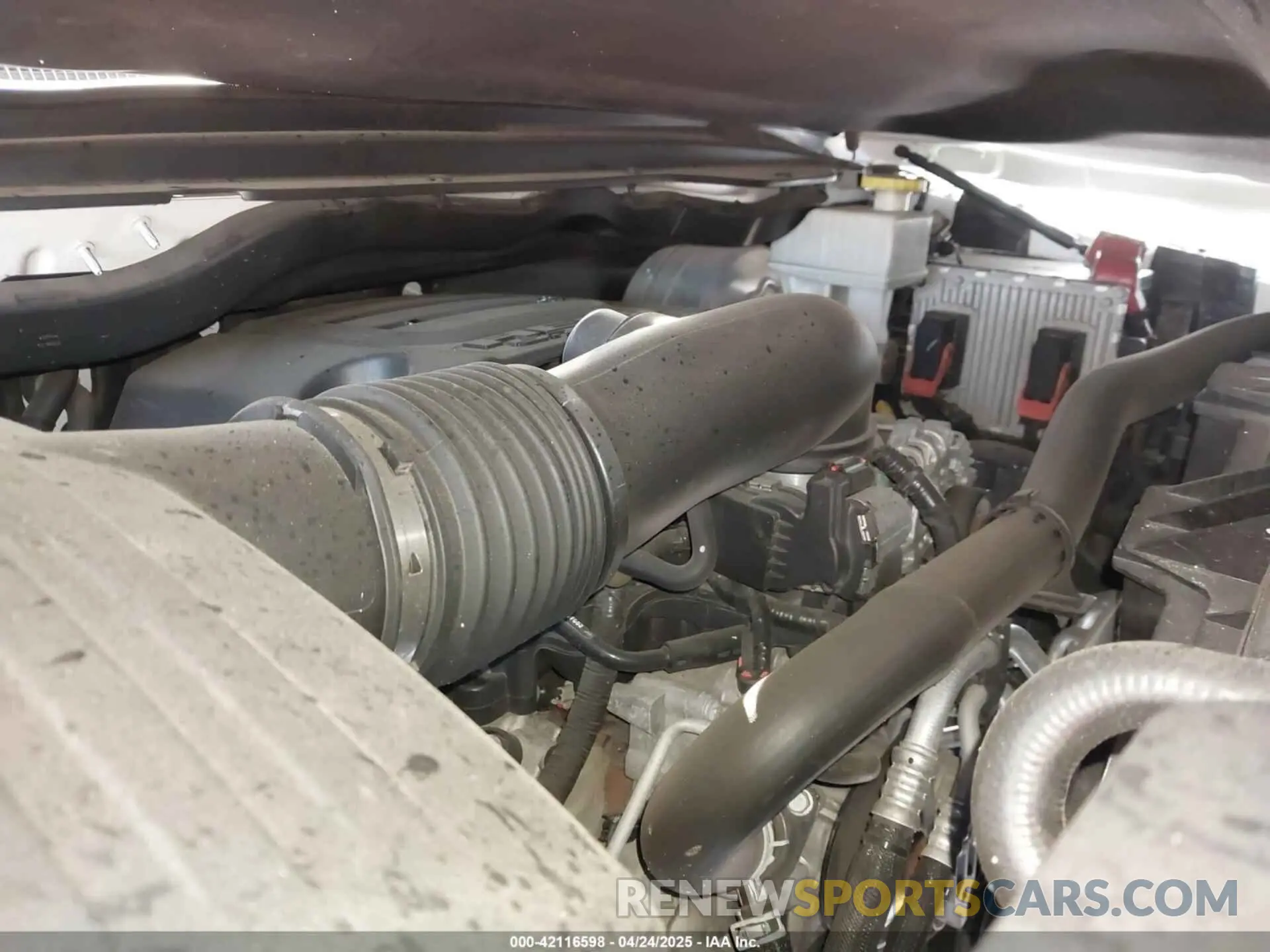 10 Photograph of a damaged car 1C6SRFMTXKN876237 RAM 1500 2019