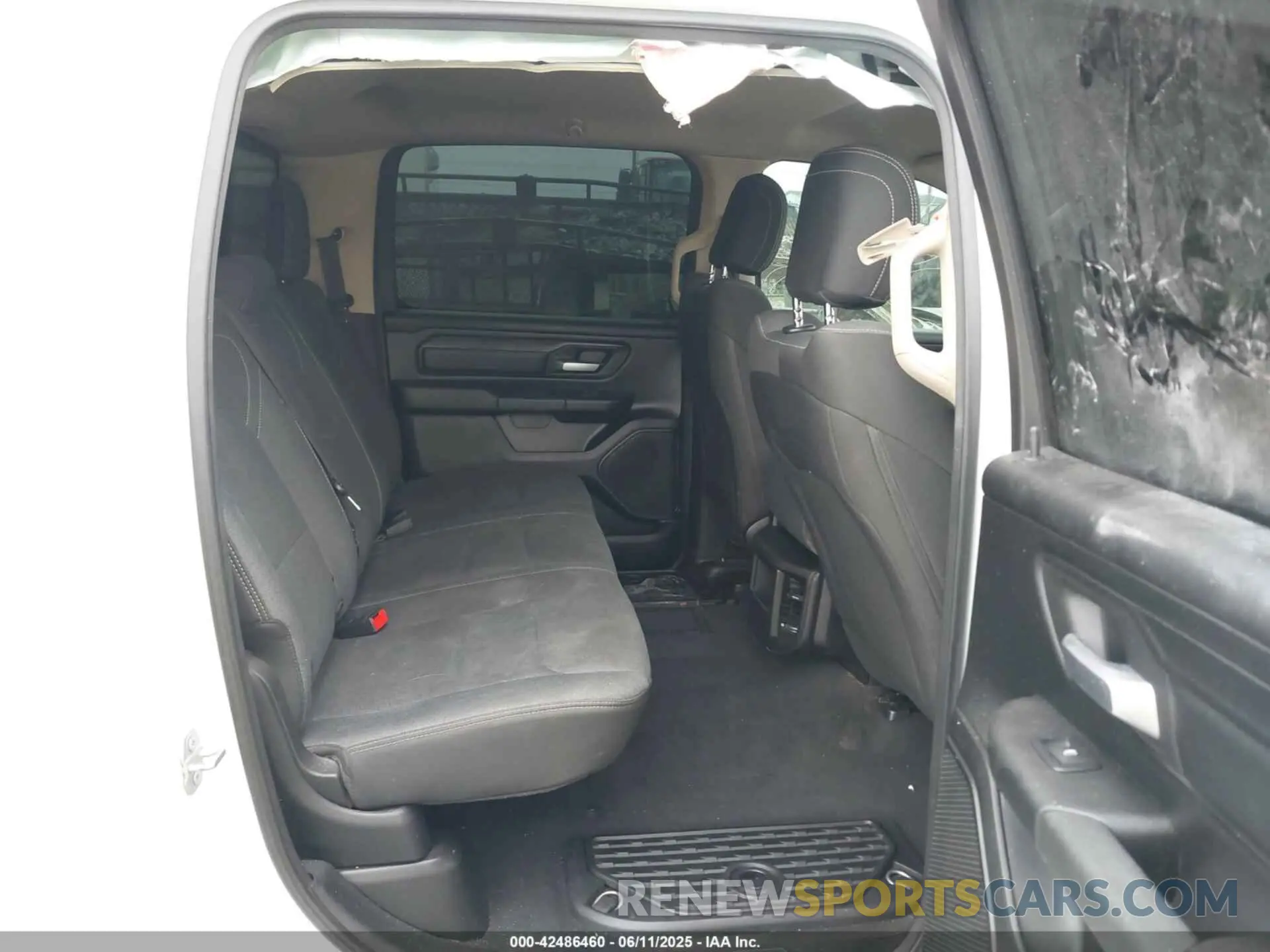 8 Photograph of a damaged car 1C6SRFNT8KN545042 RAM 1500 2019
