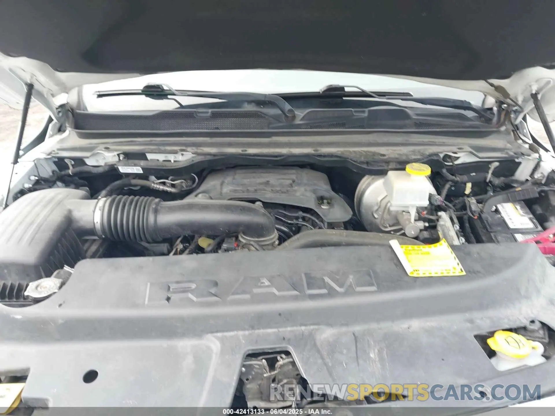 10 Photograph of a damaged car 1C6SRFPT3KN774290 RAM 1500 2019