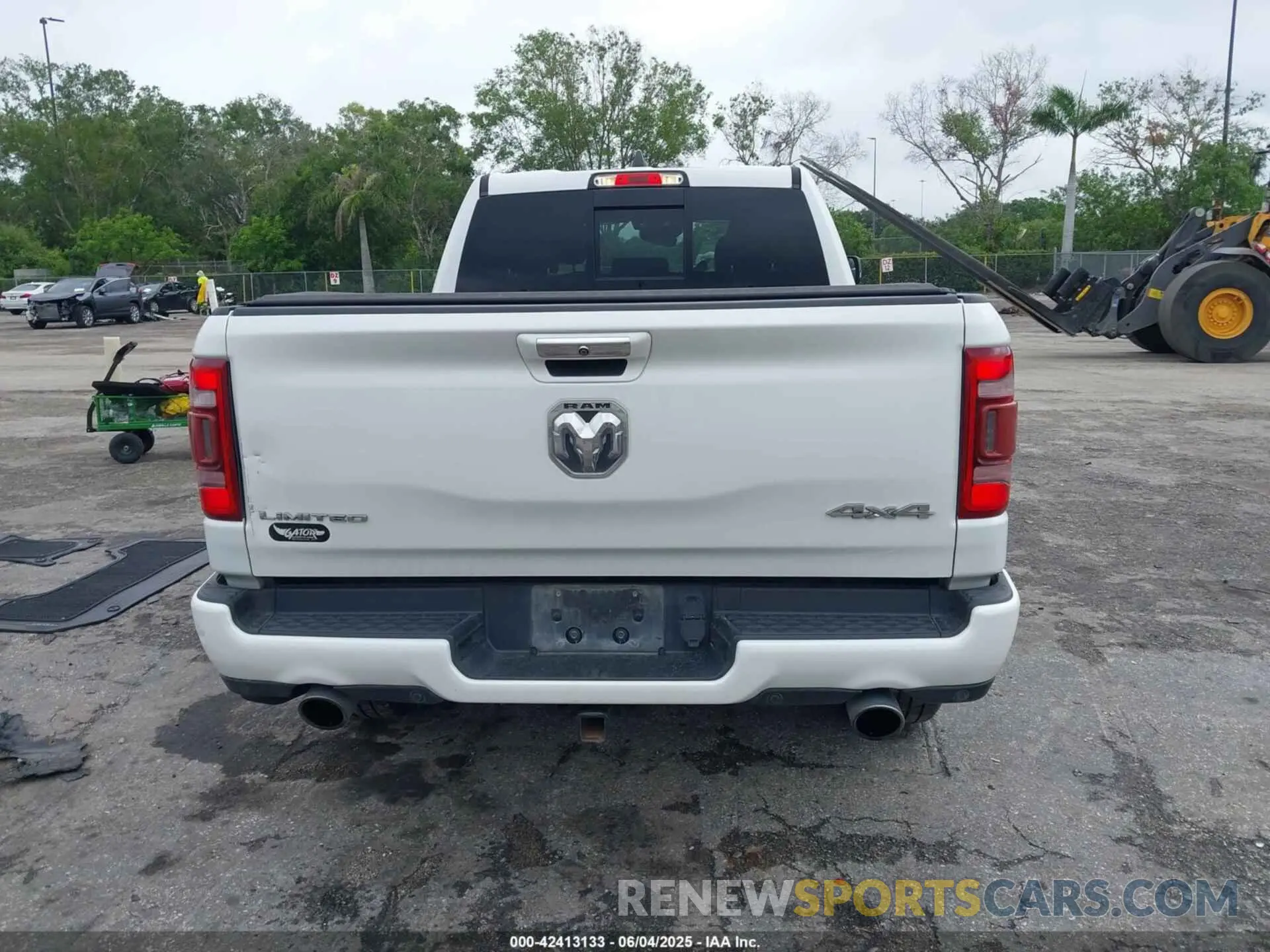 16 Photograph of a damaged car 1C6SRFPT3KN774290 RAM 1500 2019