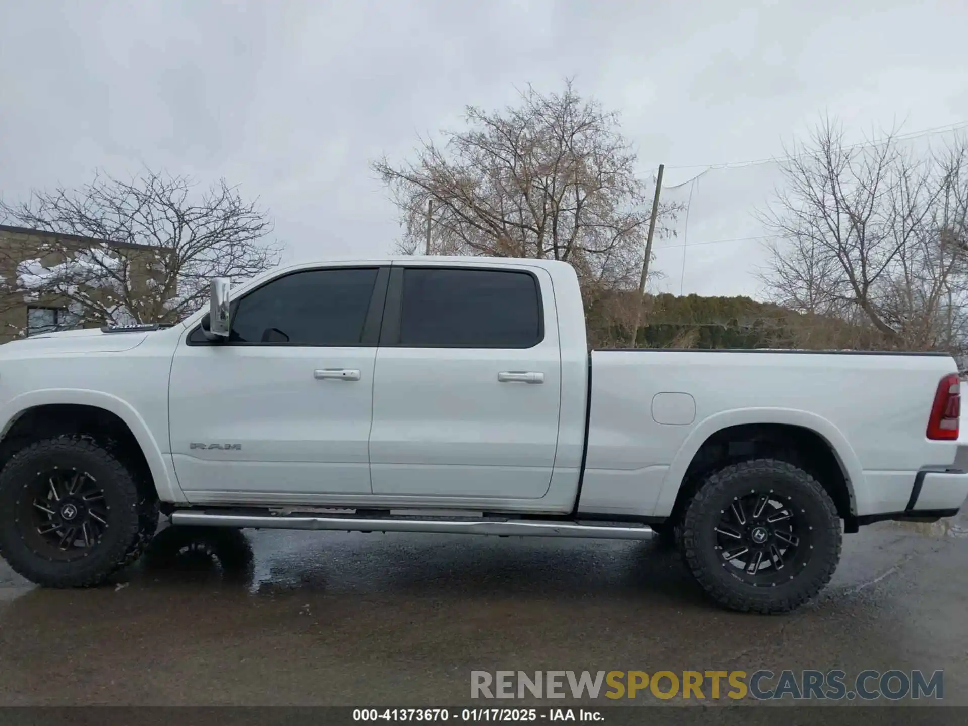 14 Photograph of a damaged car 1C6SRFRT4KN636514 RAM 1500 2019