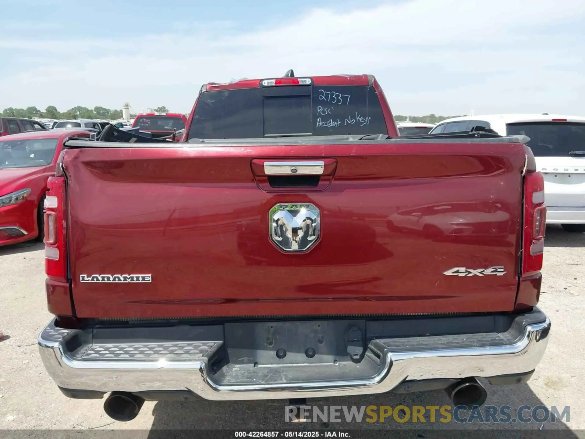 17 Photograph of a damaged car 1C6SRFRT6KN653315 RAM 1500 2019