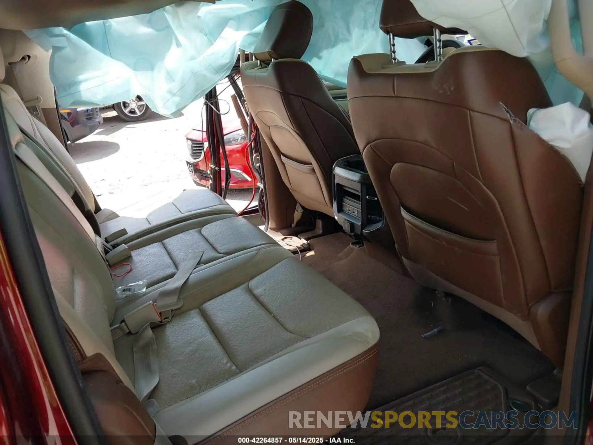 8 Photograph of a damaged car 1C6SRFRT6KN653315 RAM 1500 2019