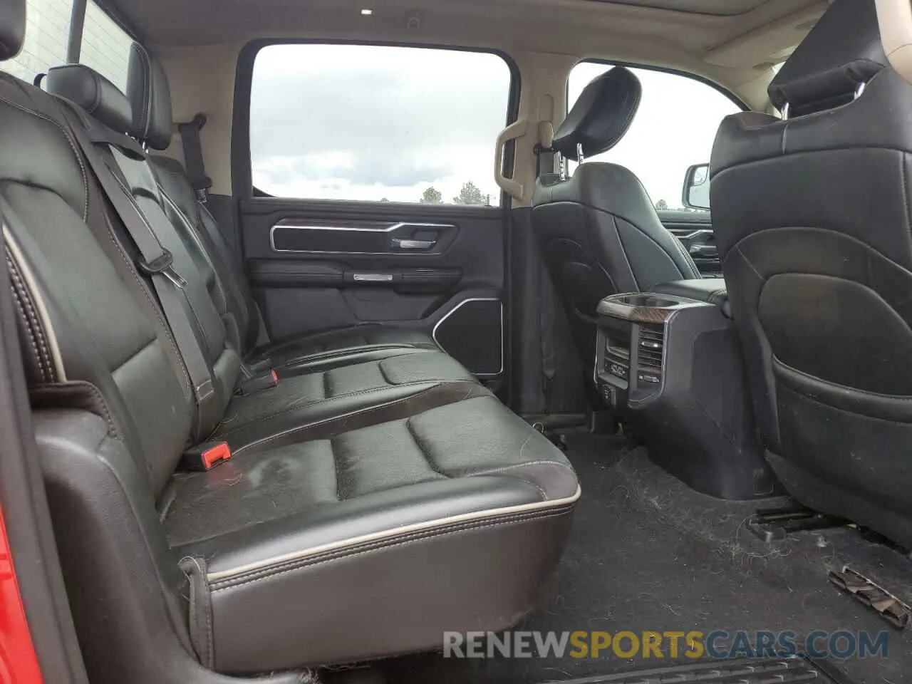 10 Photograph of a damaged car 1C6SRFRT7KN583534 RAM 1500 2019